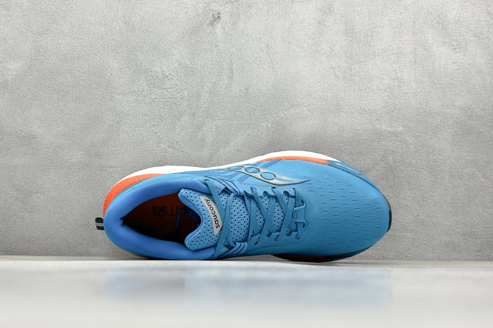 XL版 Saucony Triumph 索康尼胜利22代旗舰级缓震型跑鞋
性能相比前几代再升级:鞋