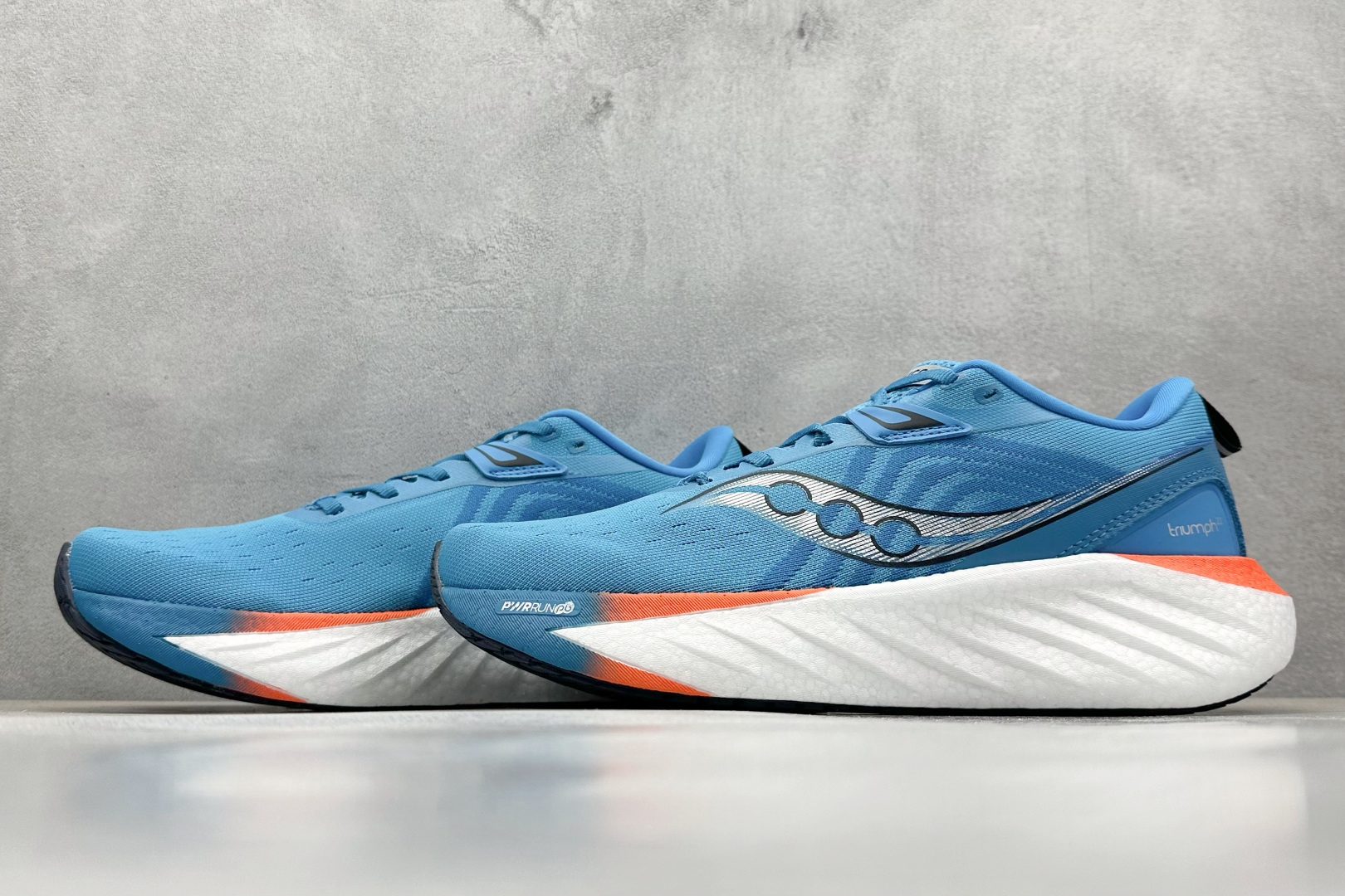 XL版 Saucony Triumph 索康尼胜利22代旗舰级缓震型跑鞋
性能相比前几代再升级:鞋