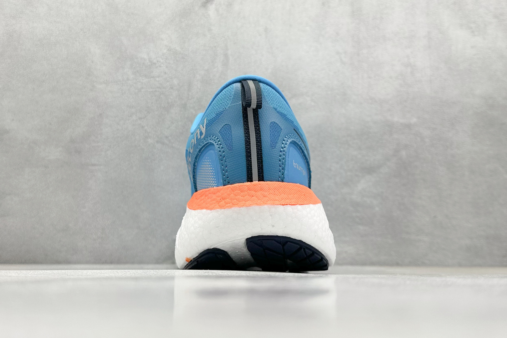 XL版 Saucony Triumph 索康尼胜利22代旗舰级缓震型跑鞋
性能相比前几代再升级:鞋