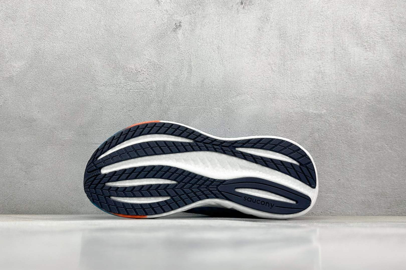 XL版 Saucony Triumph 索康尼胜利22代旗舰级缓震型跑鞋
性能相比前几代再升级:鞋