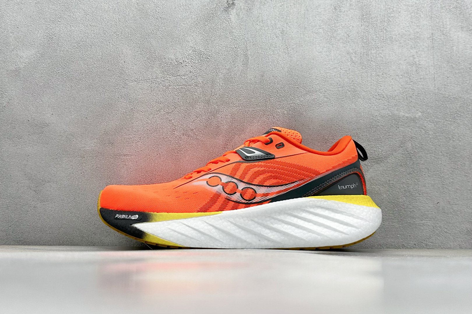 XL版 Saucony Triumph 索康尼胜利22代旗舰级缓震型跑鞋
性能相比前几代再升级:鞋