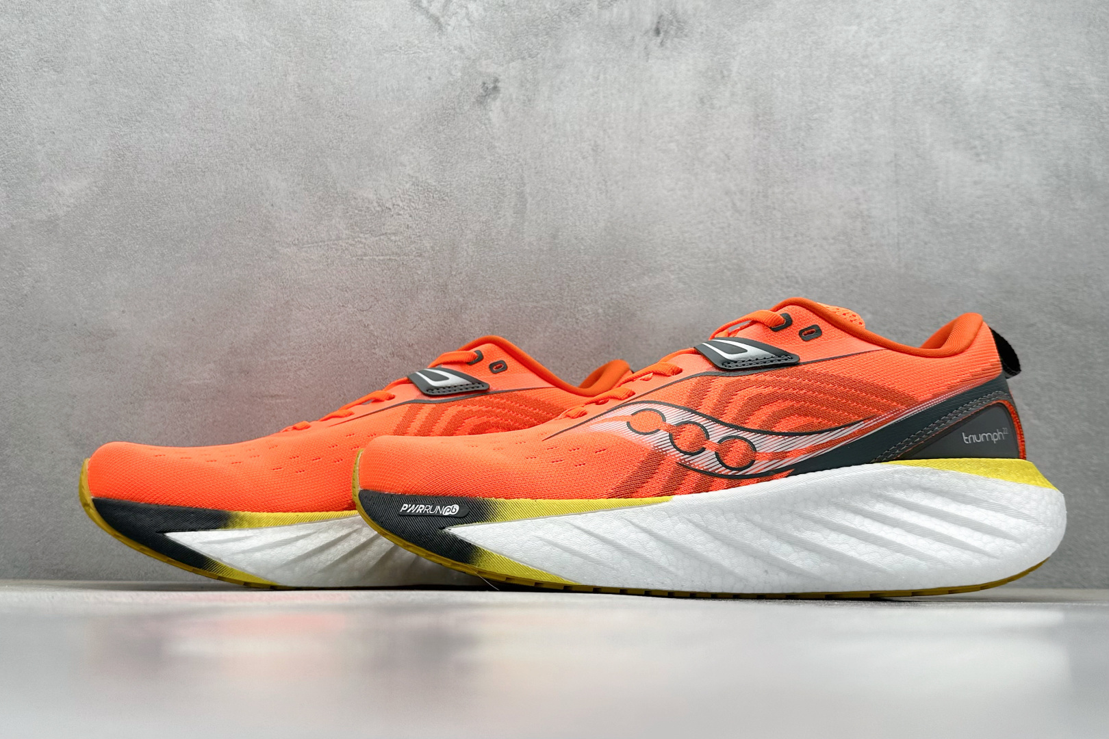 XL版 Saucony Triumph 索康尼胜利22代旗舰级缓震型跑鞋
性能相比前几代再升级:鞋