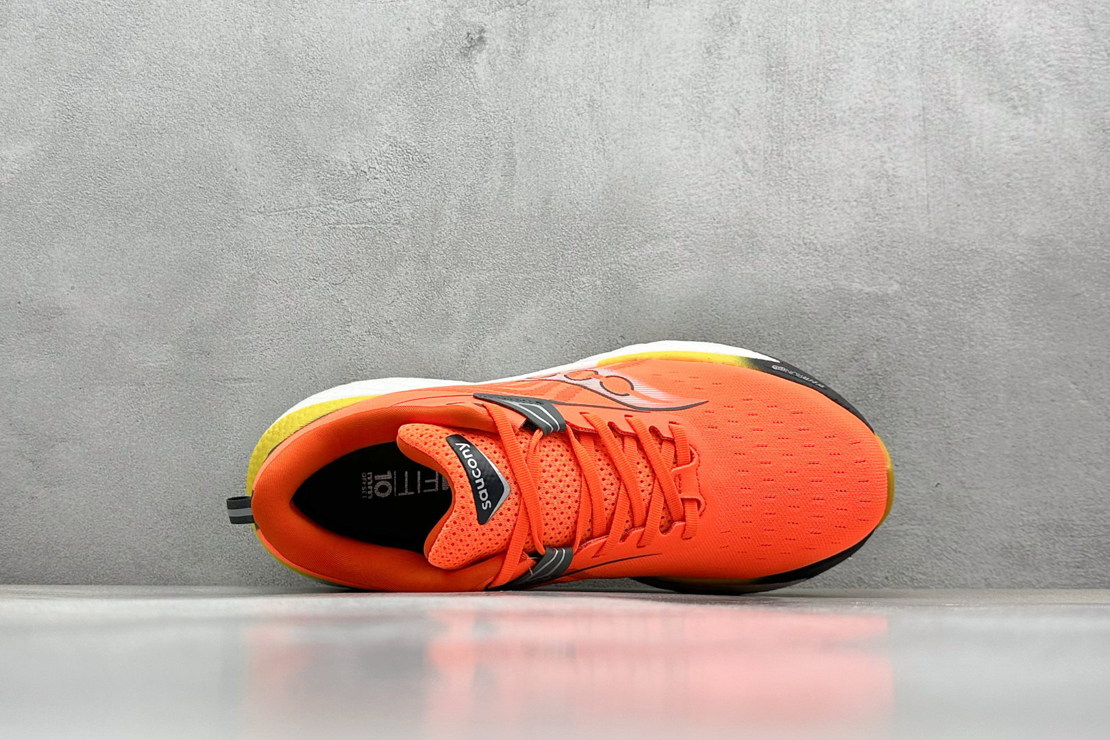 XL版 Saucony Triumph 索康尼胜利22代旗舰级缓震型跑鞋
性能相比前几代再升级:鞋