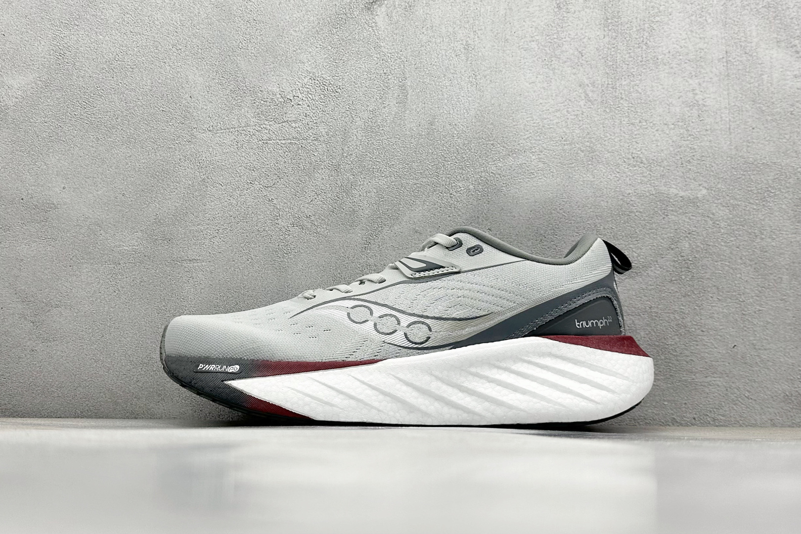 XL版 Saucony Triumph 索康尼胜利22代旗舰级缓震型跑鞋
性能相比前几代再升级:鞋