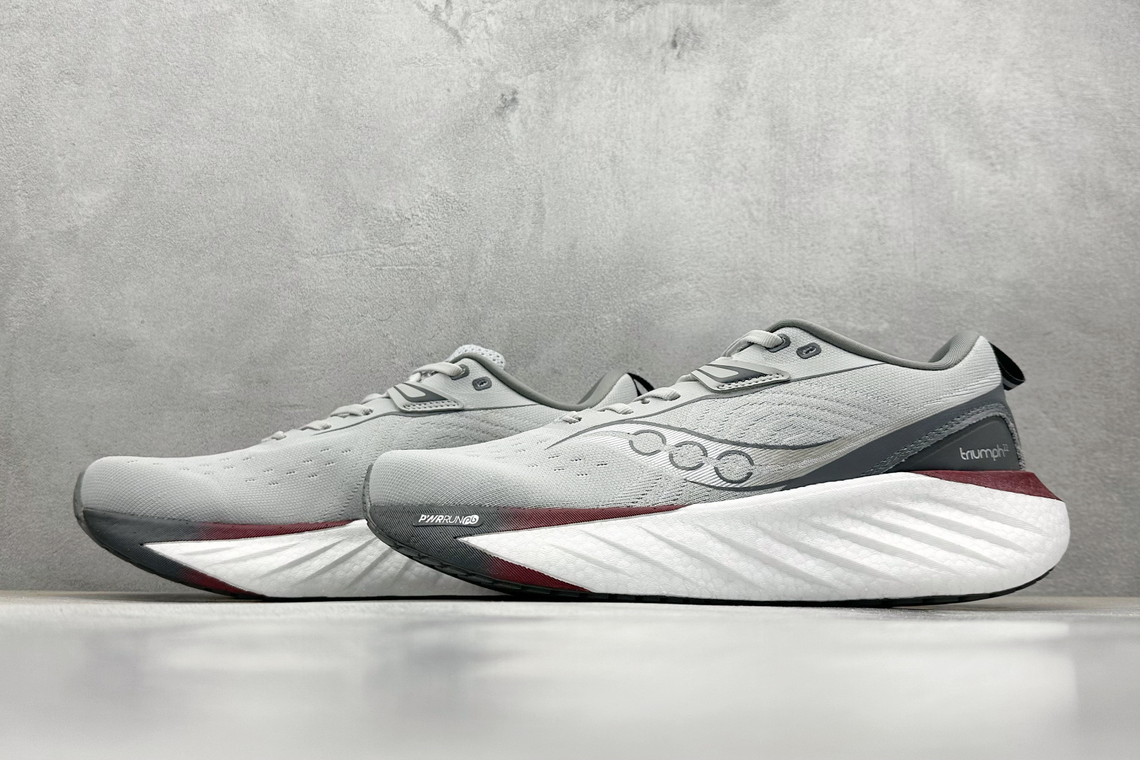 XL版 Saucony Triumph 索康尼胜利22代旗舰级缓震型跑鞋
性能相比前几代再升级:鞋