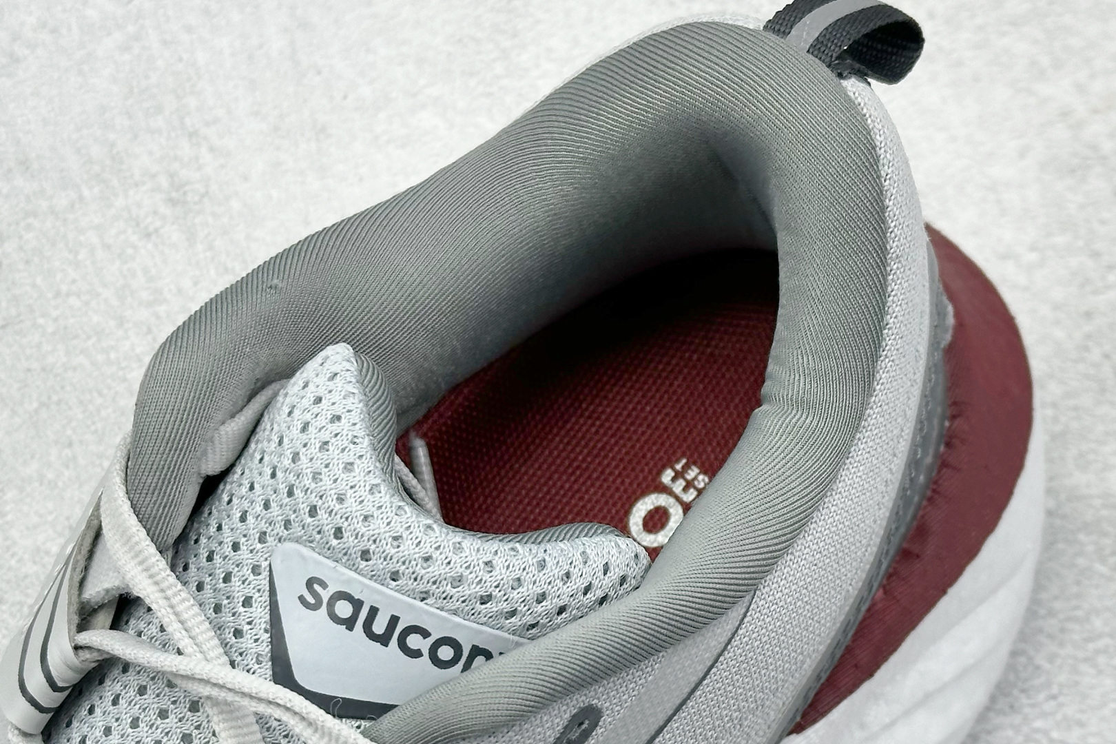 XL版 Saucony Triumph 索康尼胜利22代旗舰级缓震型跑鞋
性能相比前几代再升级:鞋