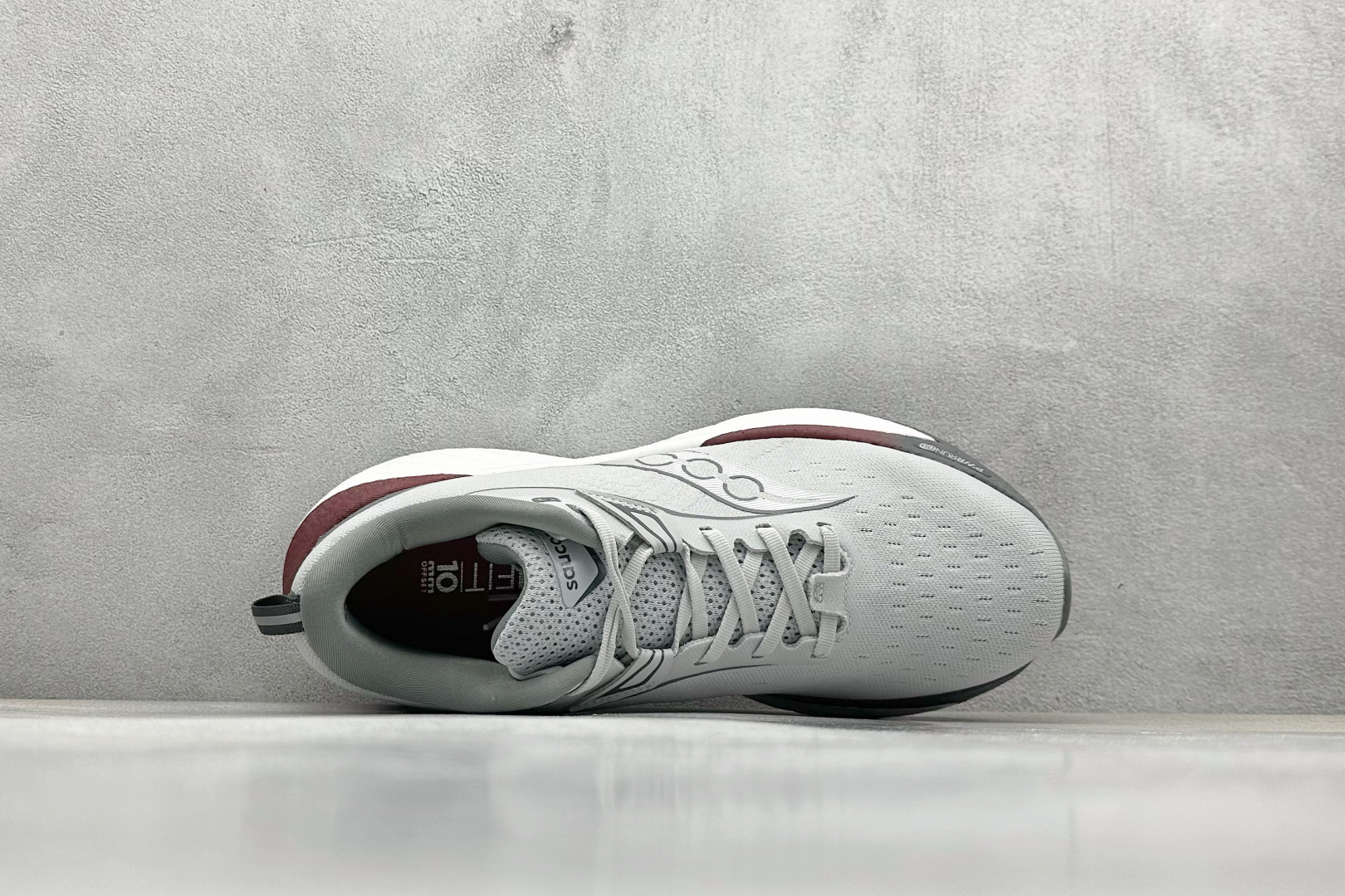 XL版 Saucony Triumph 索康尼胜利22代旗舰级缓震型跑鞋
性能相比前几代再升级:鞋