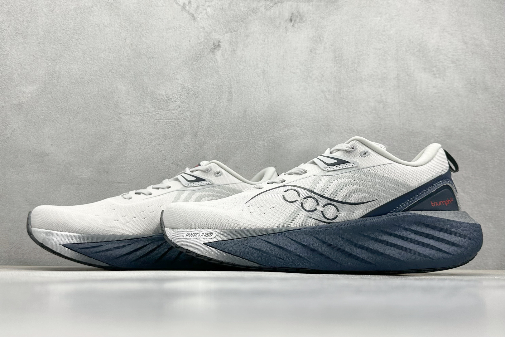 XL版 Saucony Triumph 索康尼胜利22代旗舰级缓震型跑鞋
性能相比前几代再升级:鞋
