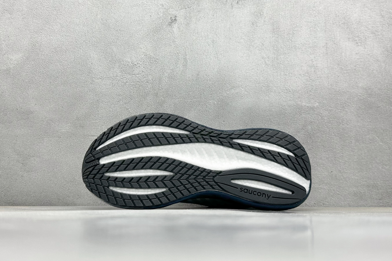 XL版 Saucony Triumph 索康尼胜利22代旗舰级缓震型跑鞋
性能相比前几代再升级:鞋