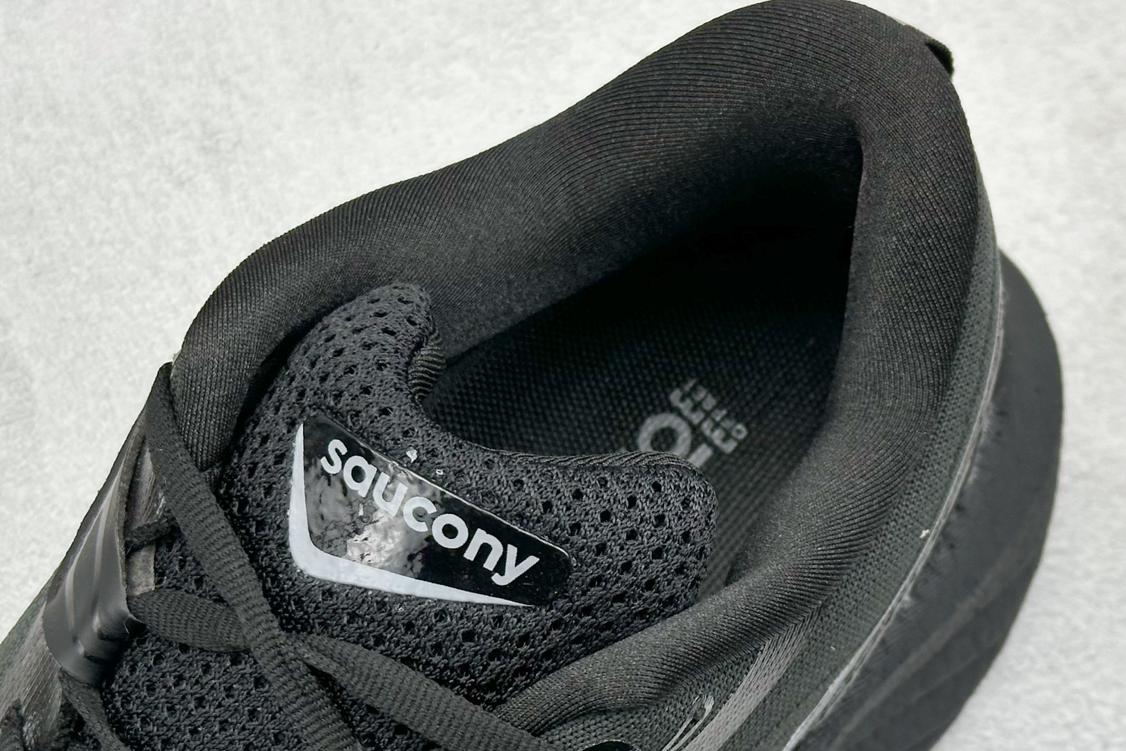 XL版 Saucony Triumph 索康尼胜利22代旗舰级缓震型跑鞋
性能相比前几代再升级:鞋
