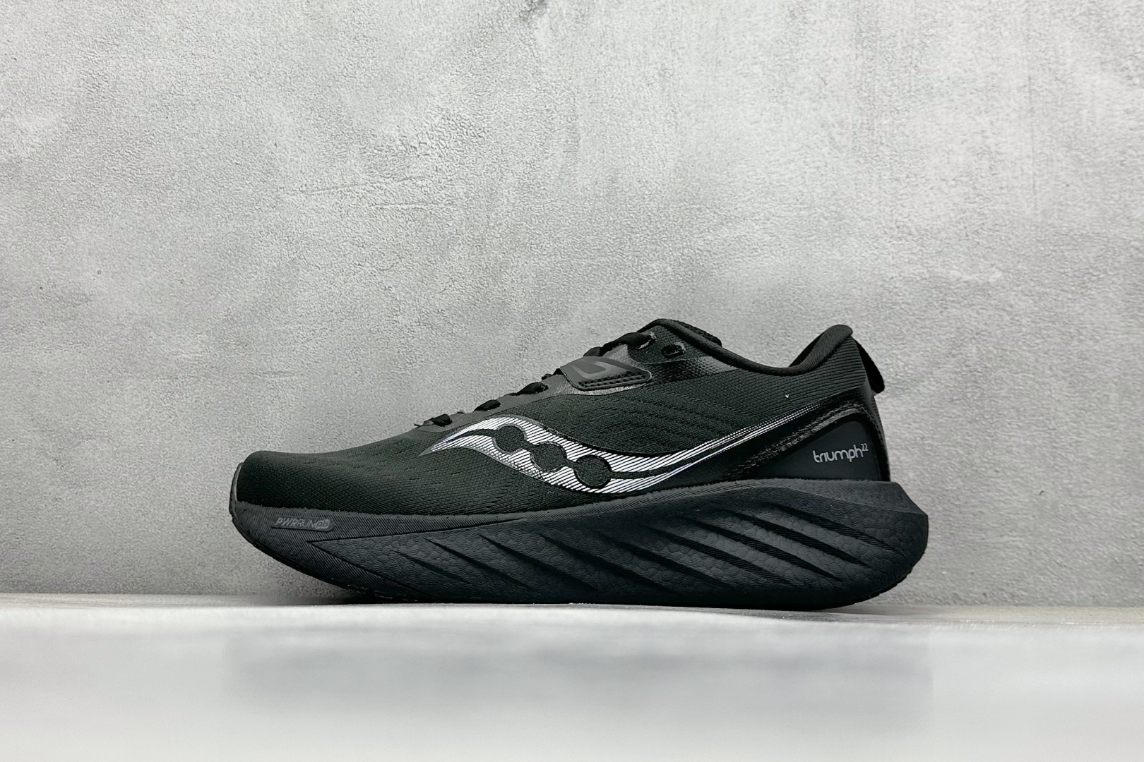 XL版 Saucony Triumph 索康尼胜利22代旗舰级缓震型跑鞋
性能相比前几代再升级:鞋