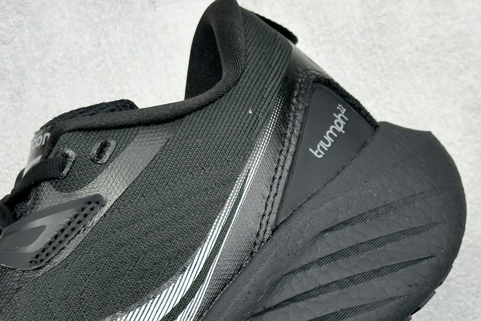 XL版 Saucony Triumph 索康尼胜利22代旗舰级缓震型跑鞋
性能相比前几代再升级:鞋