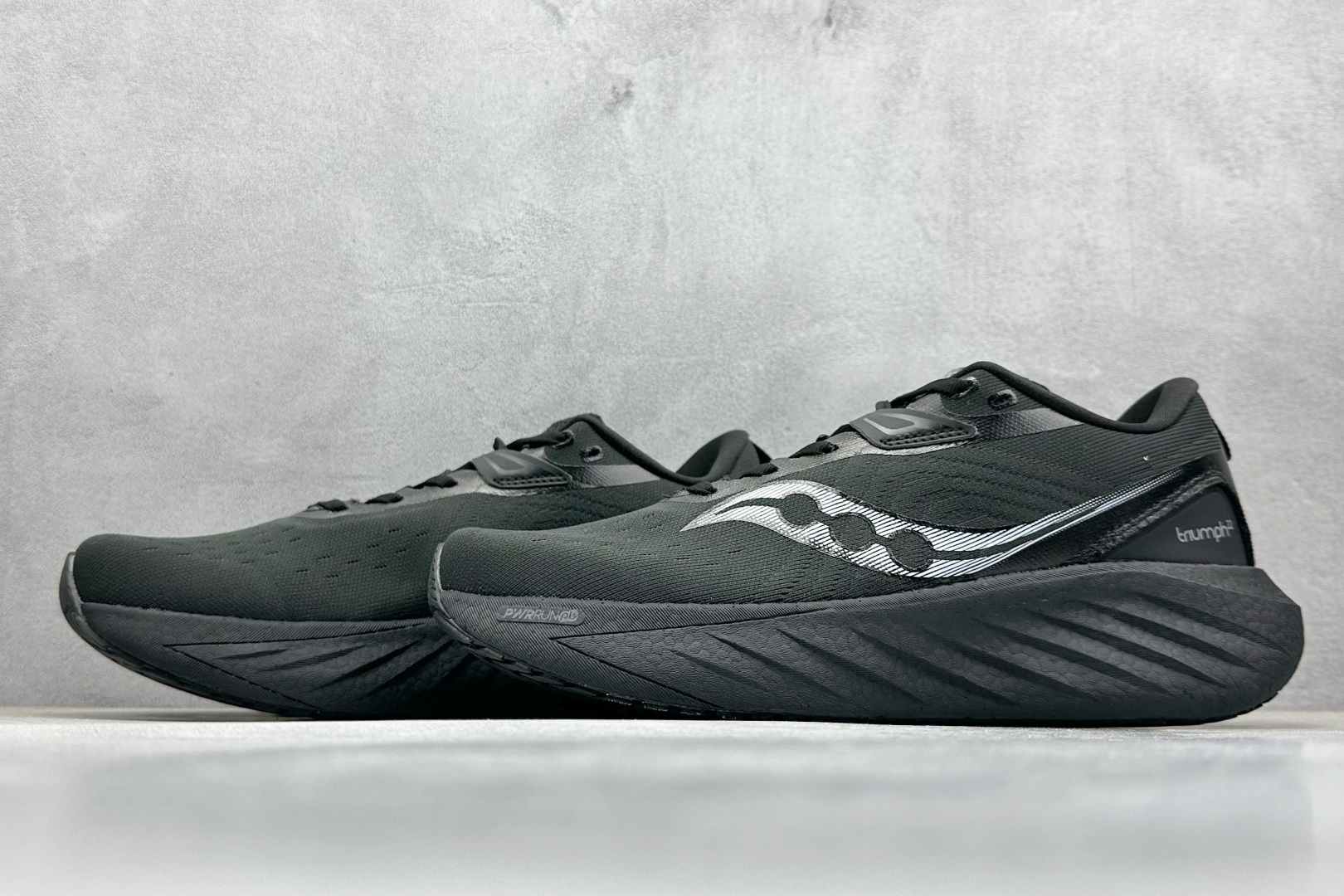 XL版 Saucony Triumph 索康尼胜利22代旗舰级缓震型跑鞋
性能相比前几代再升级:鞋