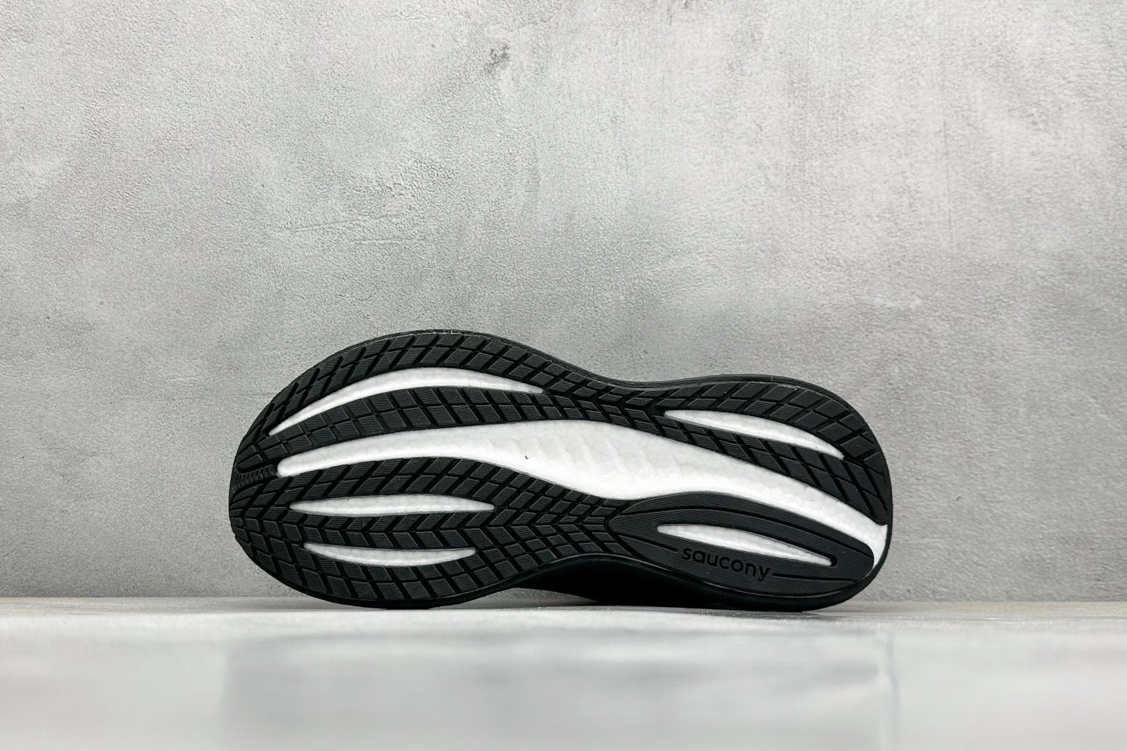 XL版 Saucony Triumph 索康尼胜利22代旗舰级缓震型跑鞋
性能相比前几代再升级:鞋