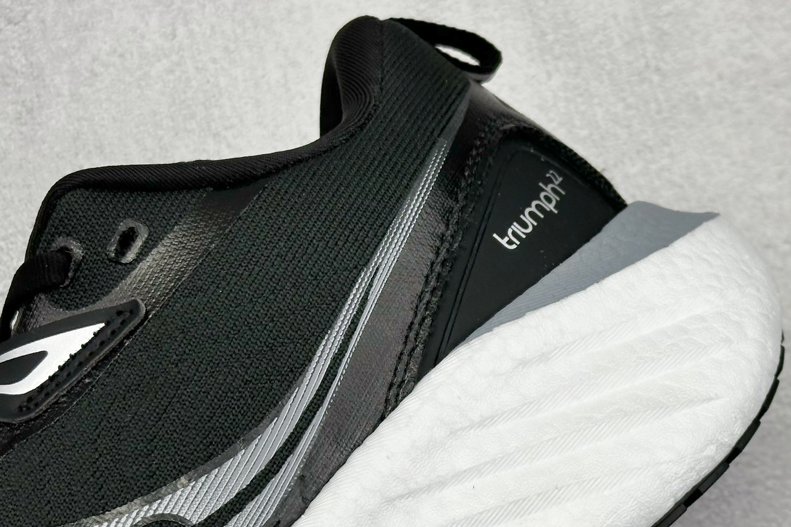 XL版 Saucony Triumph 索康尼胜利22代旗舰级缓震型跑鞋
性能相比前几代再升级:鞋
