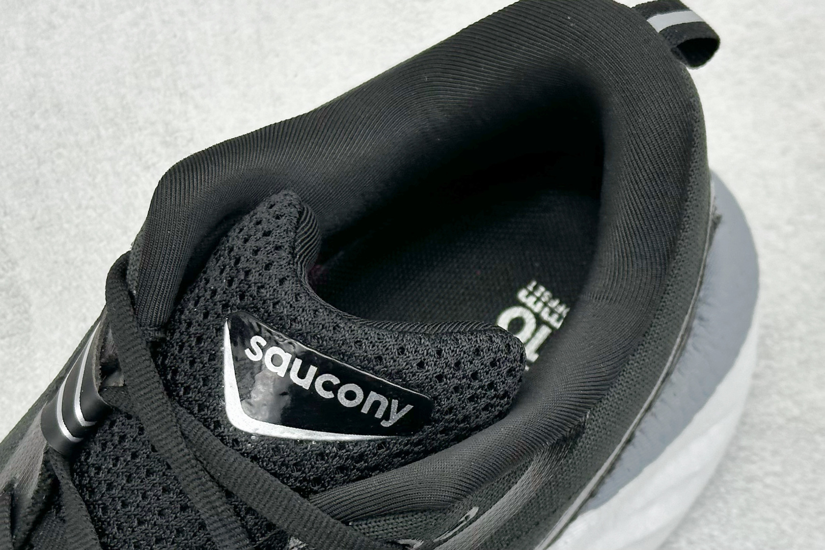 XL版 Saucony Triumph 索康尼胜利22代旗舰级缓震型跑鞋
性能相比前几代再升级:鞋