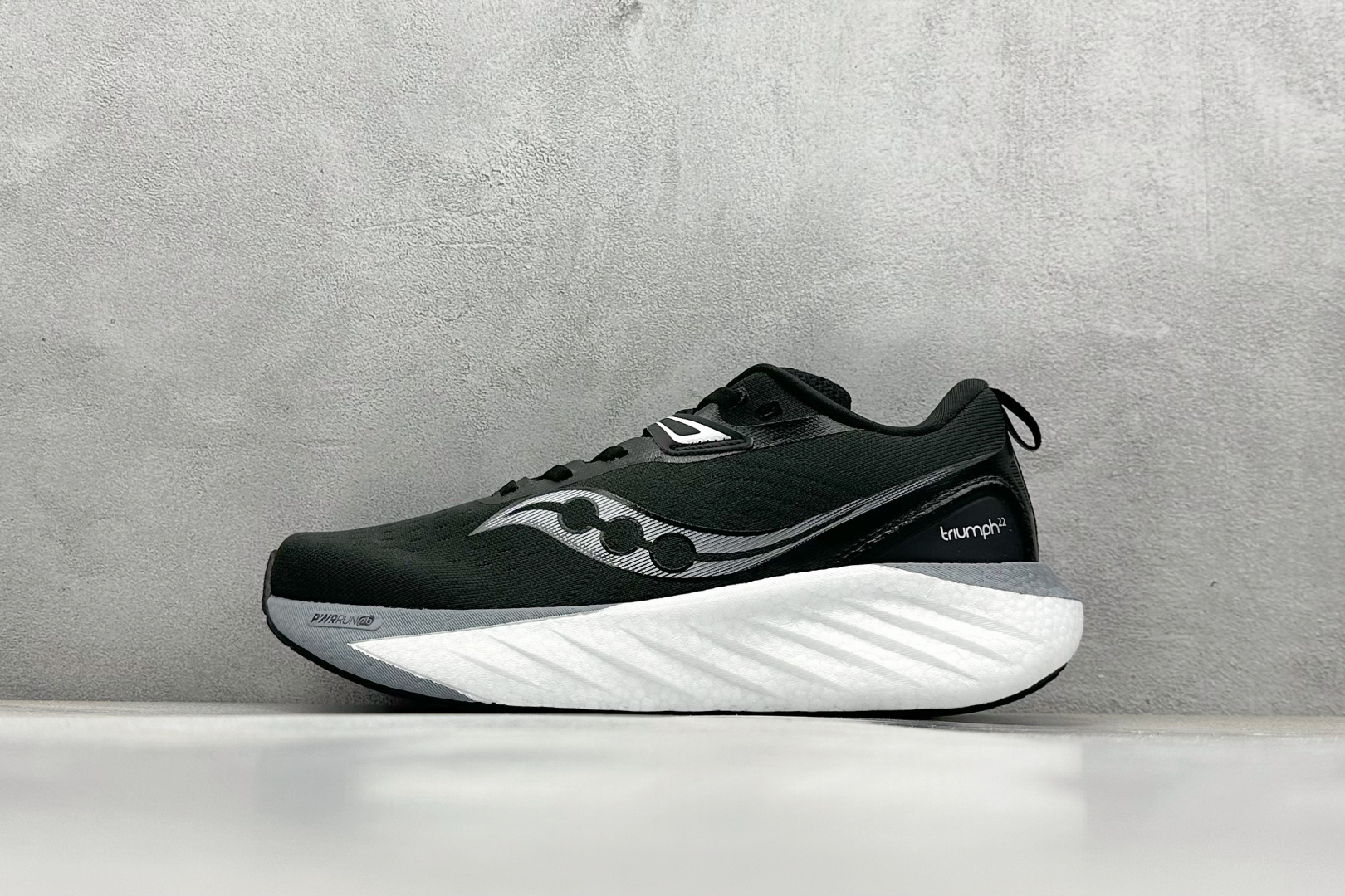 XL版 Saucony Triumph 索康尼胜利22代旗舰级缓震型跑鞋
性能相比前几代再升级:鞋