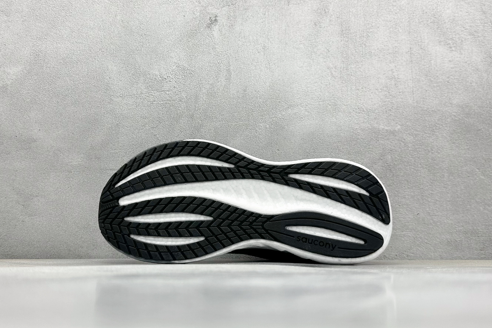 XL版 Saucony Triumph 索康尼胜利22代旗舰级缓震型跑鞋
性能相比前几代再升级:鞋