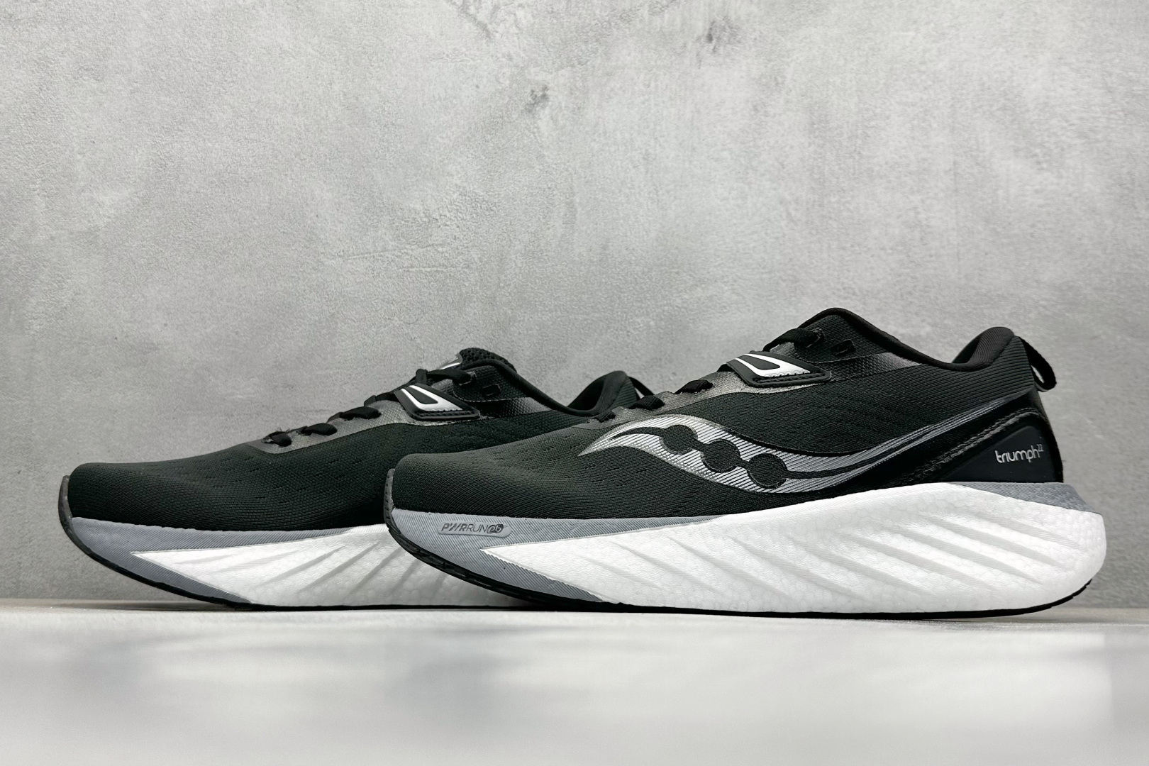 XL版 Saucony Triumph 索康尼胜利22代旗舰级缓震型跑鞋
性能相比前几代再升级:鞋
