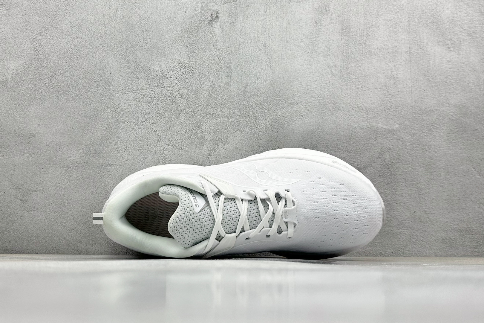 XL版 Saucony Triumph 索康尼胜利22代旗舰级缓震型跑鞋
性能相比前几代再升级:鞋