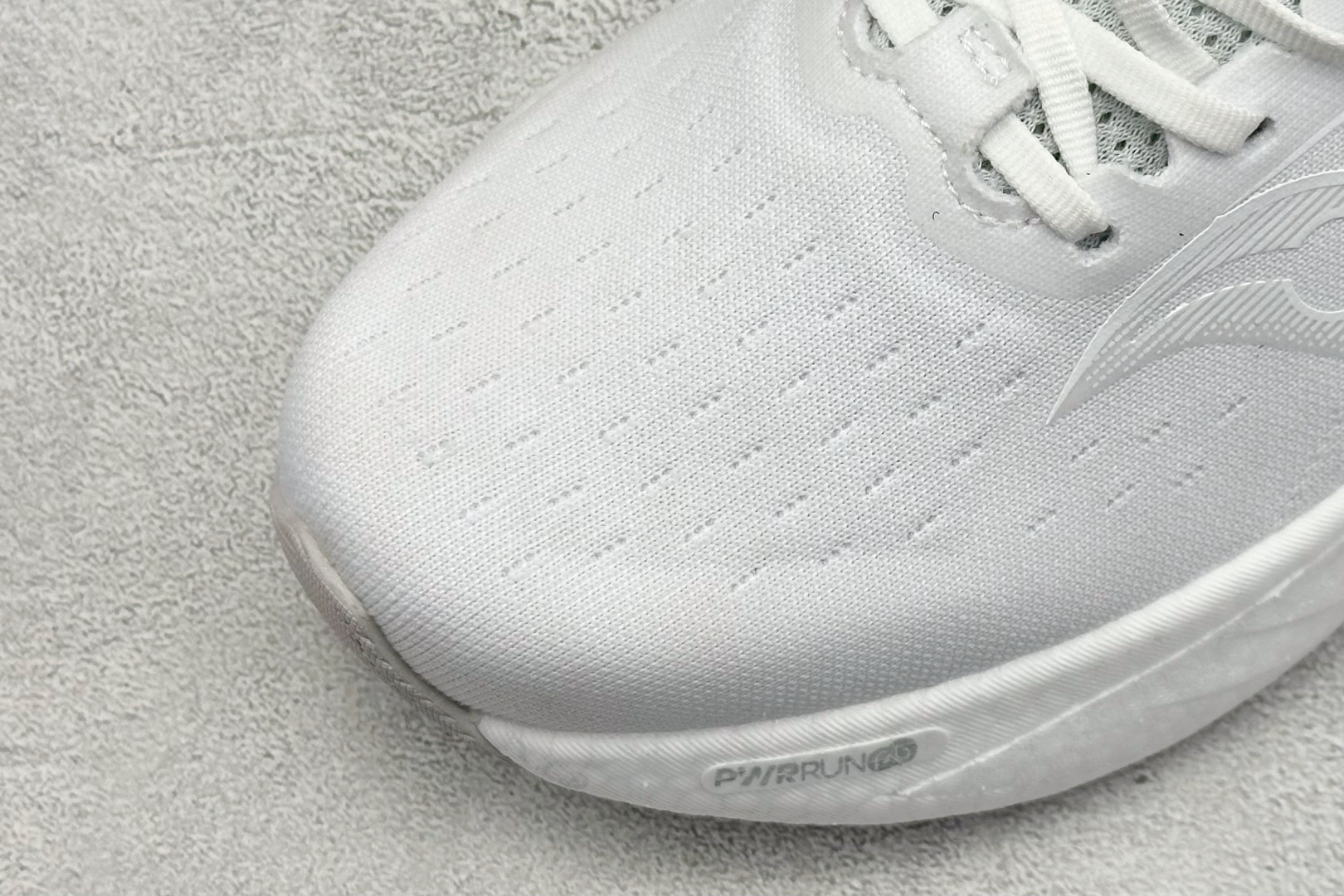 XL版 Saucony Triumph 索康尼胜利22代旗舰级缓震型跑鞋
性能相比前几代再升级:鞋