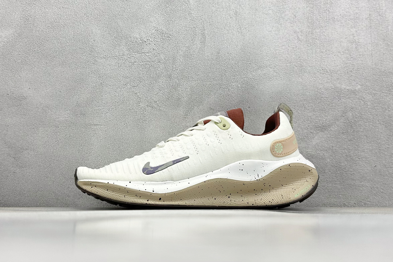 奥莱福利 
NIKE Zoom React Infinity Run Fk 4
马拉松机能风格运动鞋 
