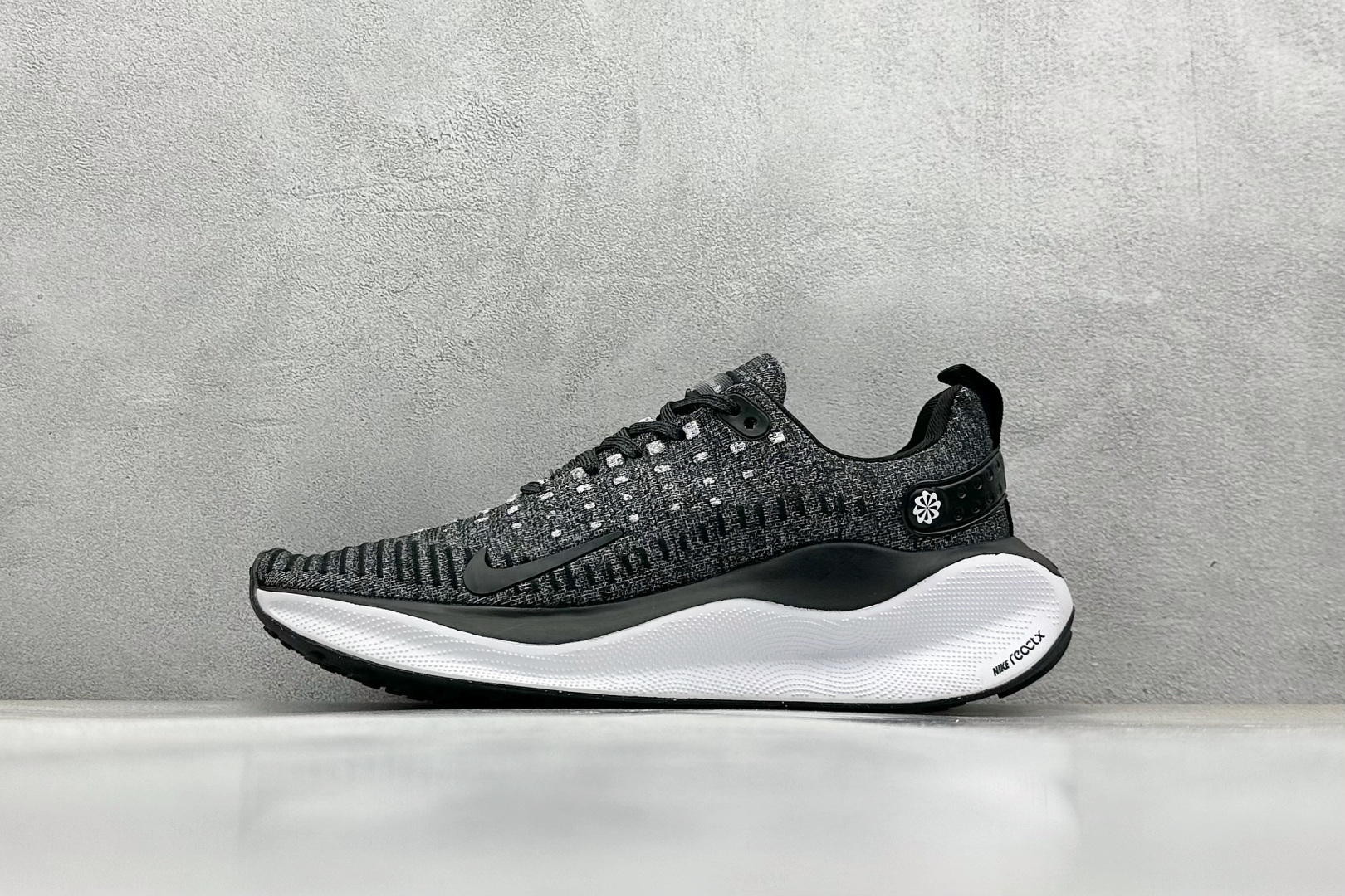 奥莱福利 
NIKE Zoom React Infinity Run Fk 4
马拉松机能风格运动鞋 
