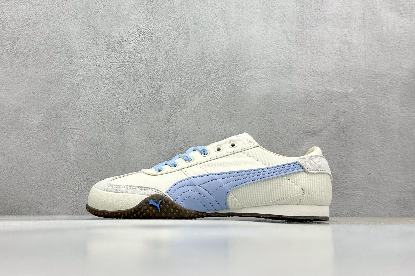  终端放店
Xs版 Puma Palermo OG  防滑耐磨低帮德训板鞋
孔眼底座和脚趾凸起由绒面革材