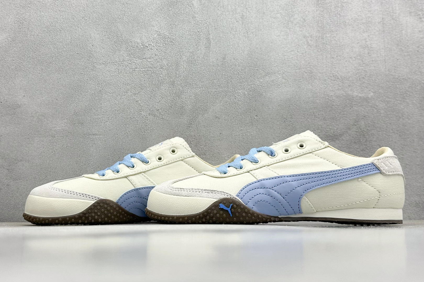  终端放店
Xs版 Puma Palermo OG  防滑耐磨低帮德训板鞋
孔眼底座和脚趾凸起由绒面革材