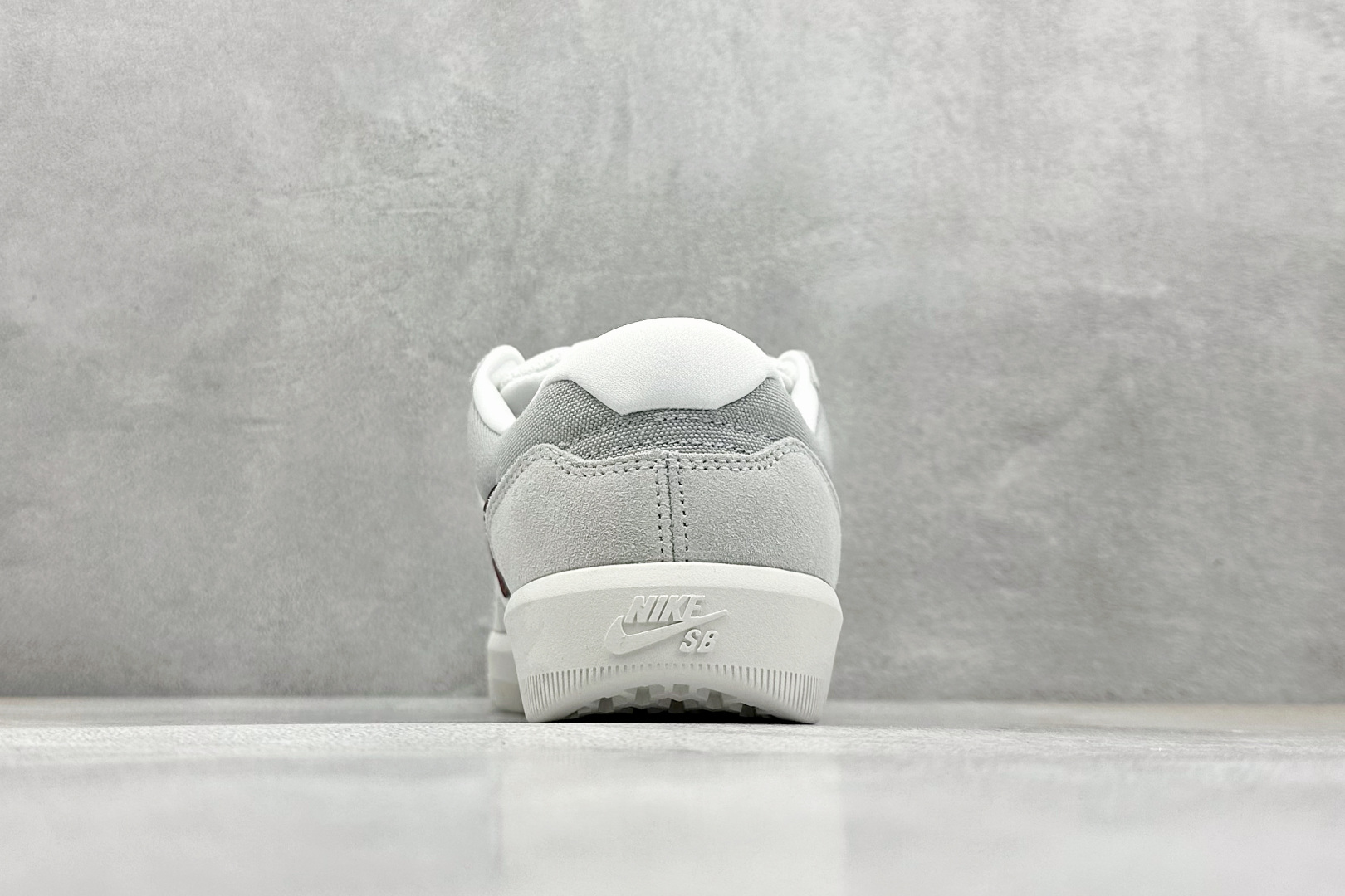  终端放店
FS版 Nike SB Force 58 硫化杯底 传统篮球风格 原楦版型
Nike SB 