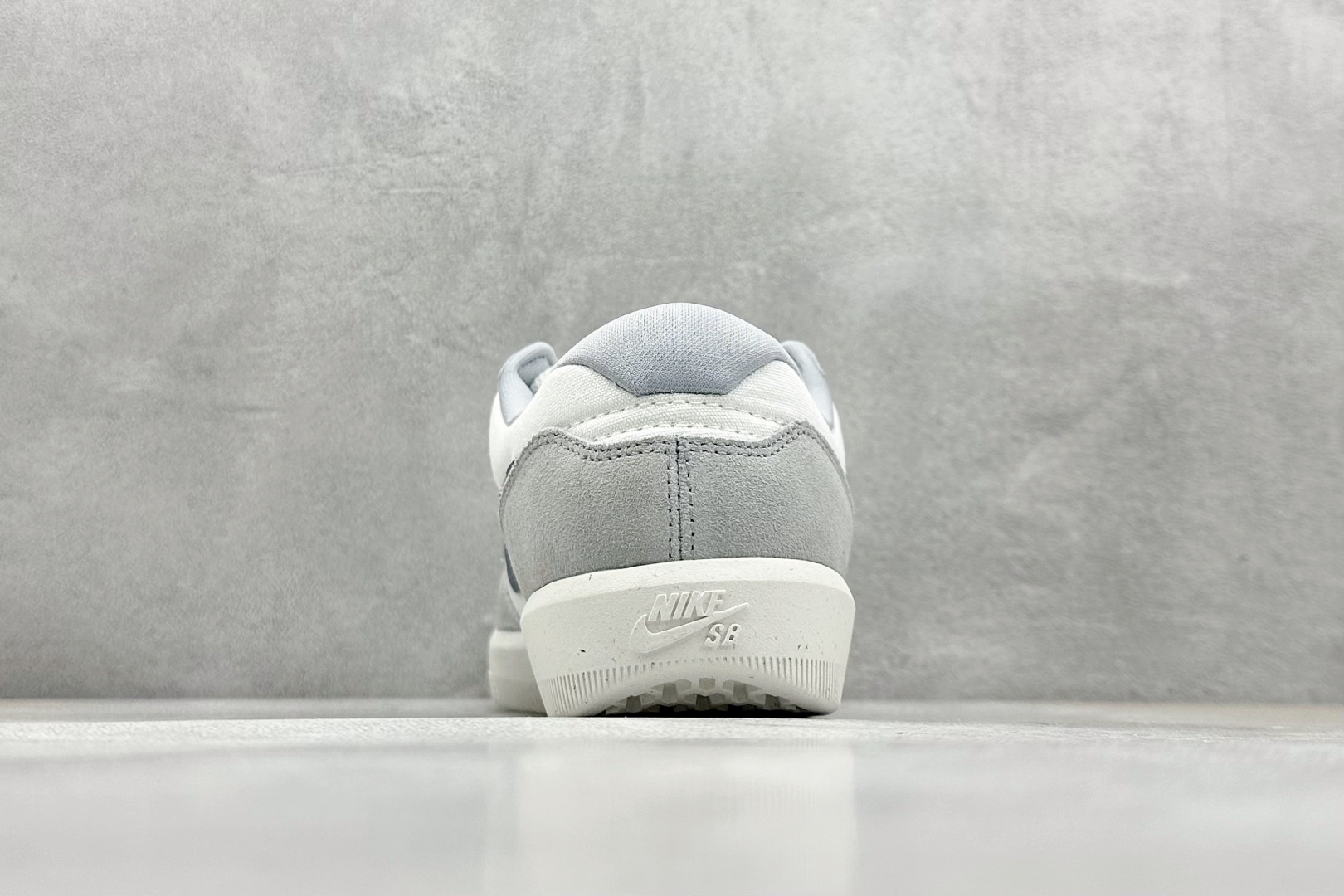  终端放店
FS版 Nike SB Force 58 硫化杯底 传统篮球风格 原楦版型
Nike SB 