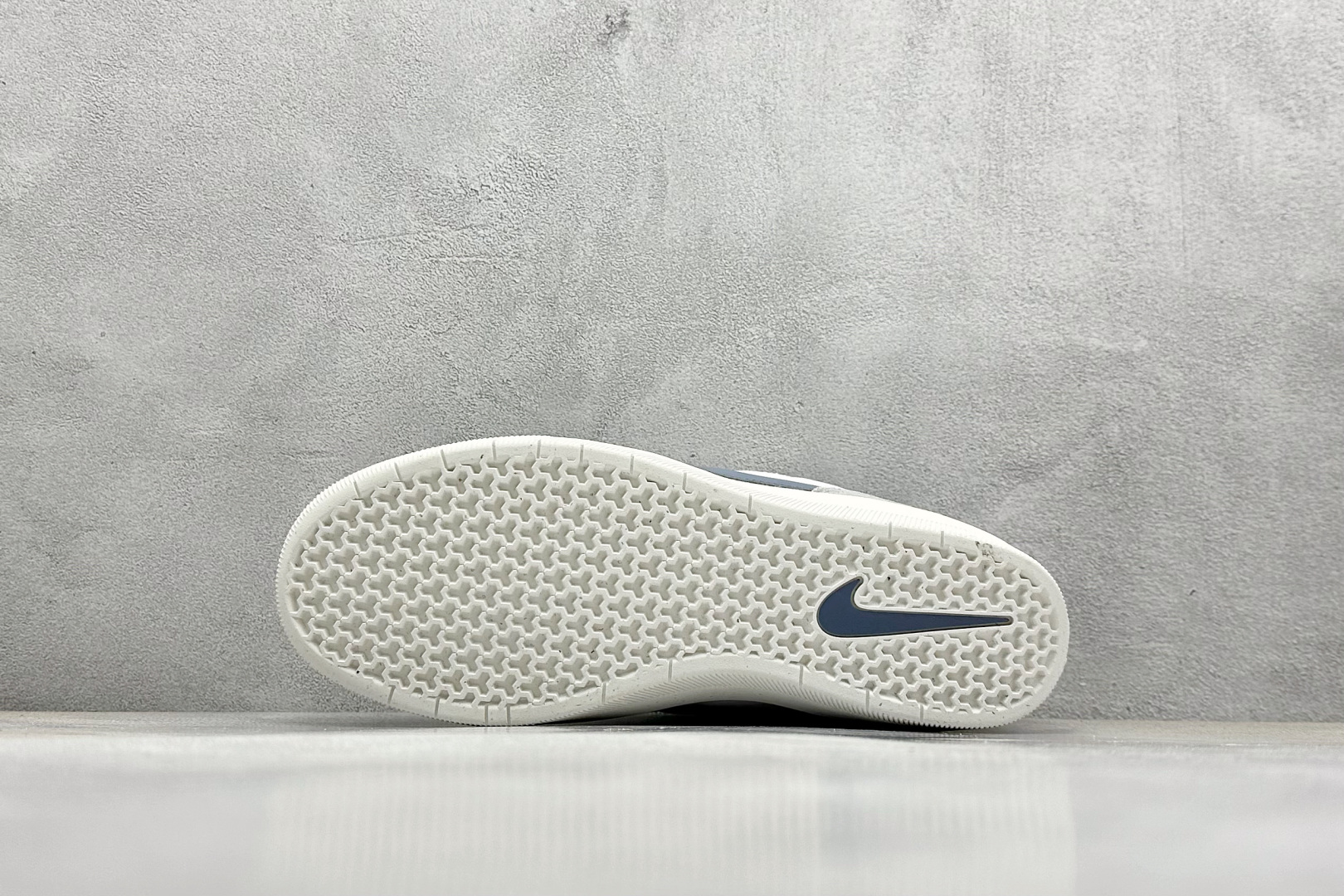  终端放店
FS版 Nike SB Force 58 硫化杯底 传统篮球风格 原楦版型
Nike SB 