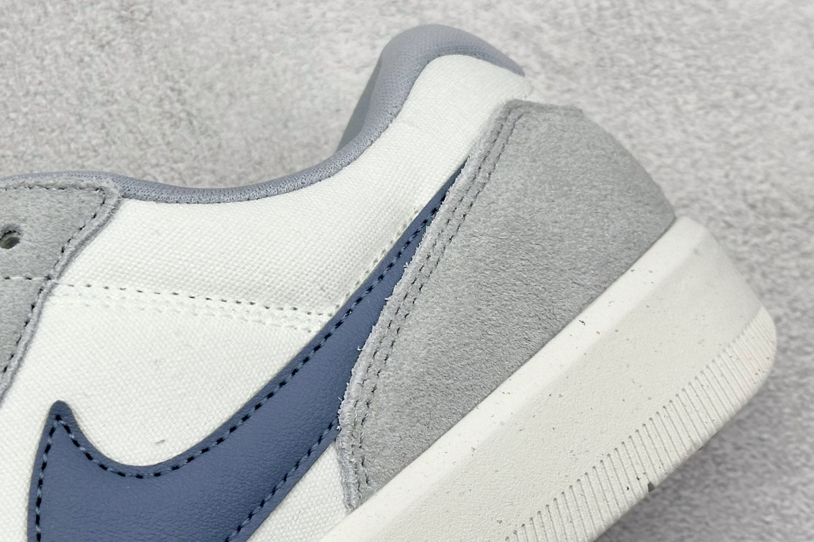  终端放店
FS版 Nike SB Force 58 硫化杯底 传统篮球风格 原楦版型
Nike SB 