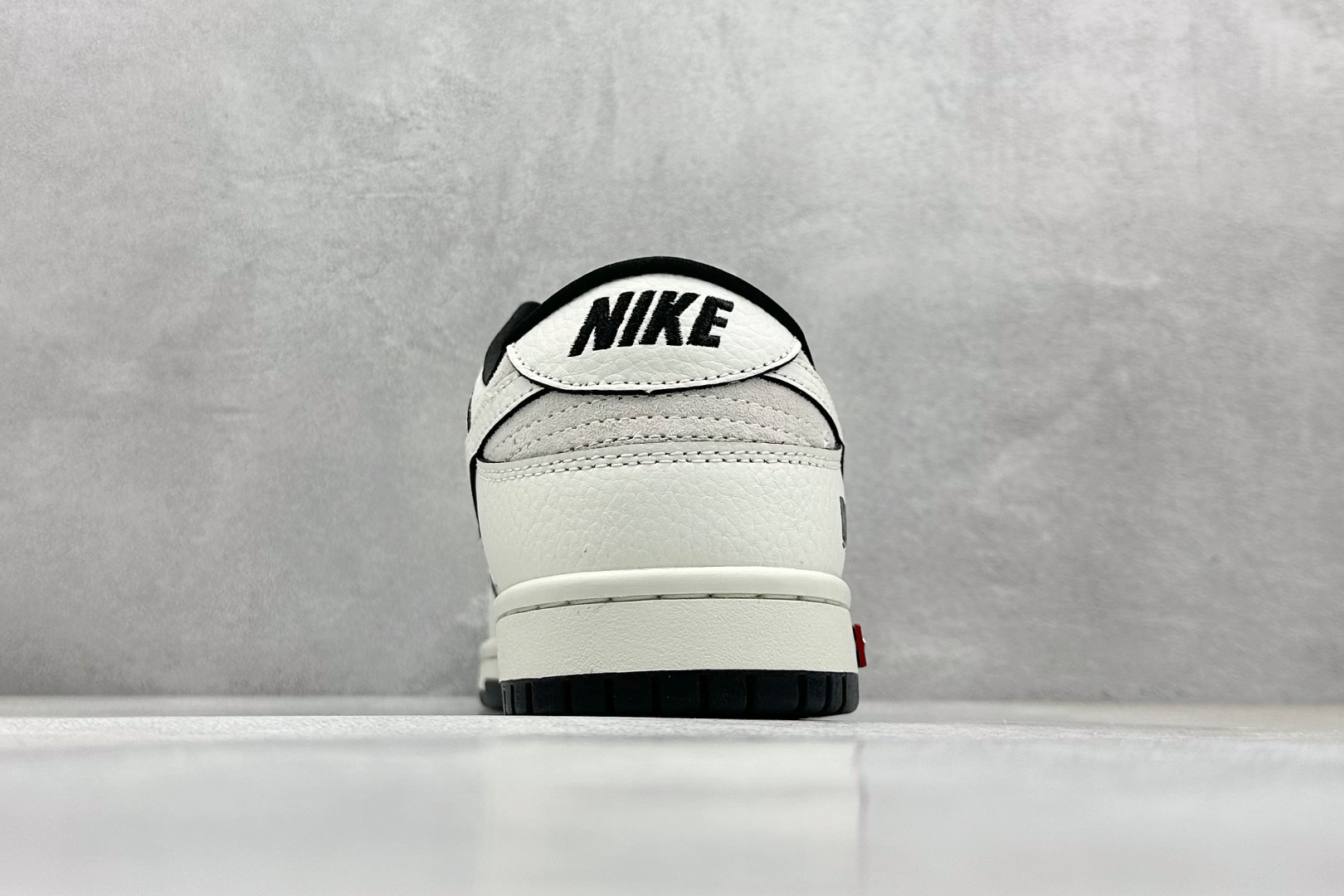  终端放店
XC版 Nike SB Dunk Low“SUP联名——米白” 周年高端定制 低帮休闲板鞋 