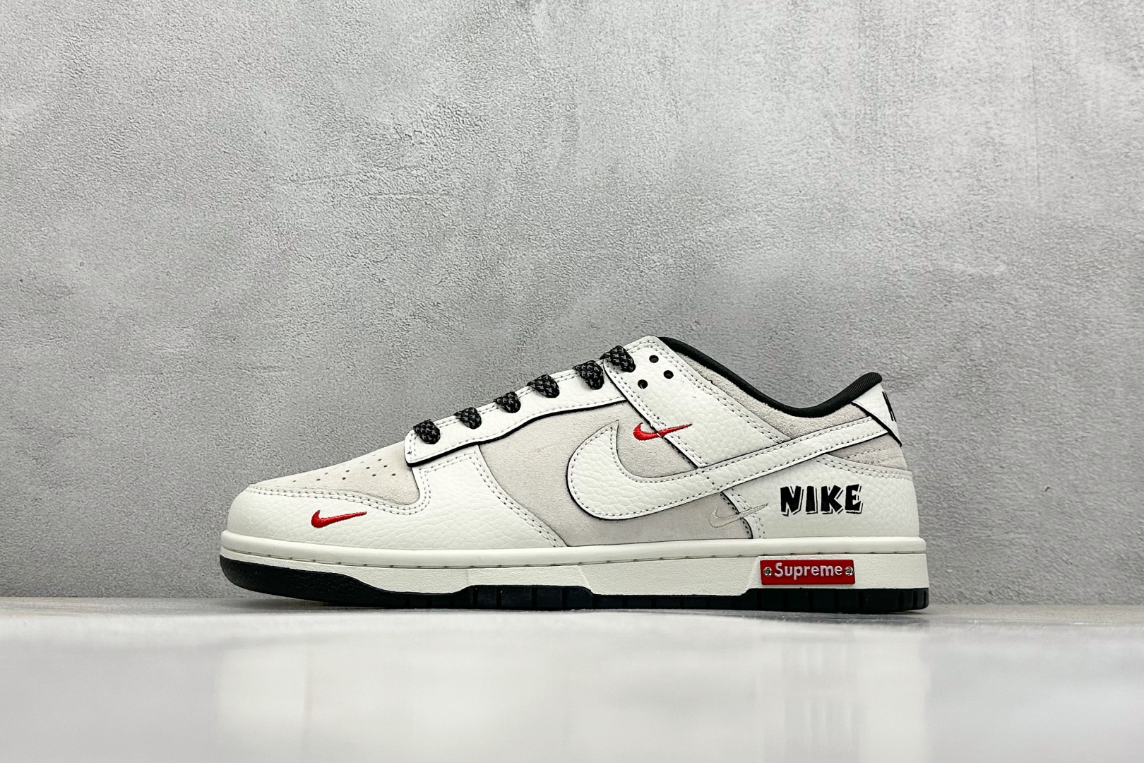  终端放店
XC版 Nike SB Dunk Low“SUP联名——米白” 周年高端定制 低帮休闲板鞋 