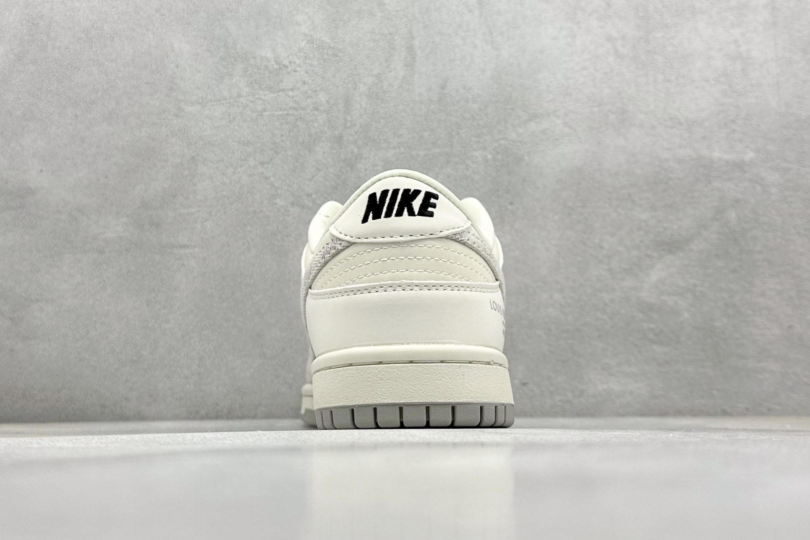  终端放店
XC版 Nk SB Dunk Low LV联名-米灰牛仔 周年高端定制 低帮休闲板鞋 
#定