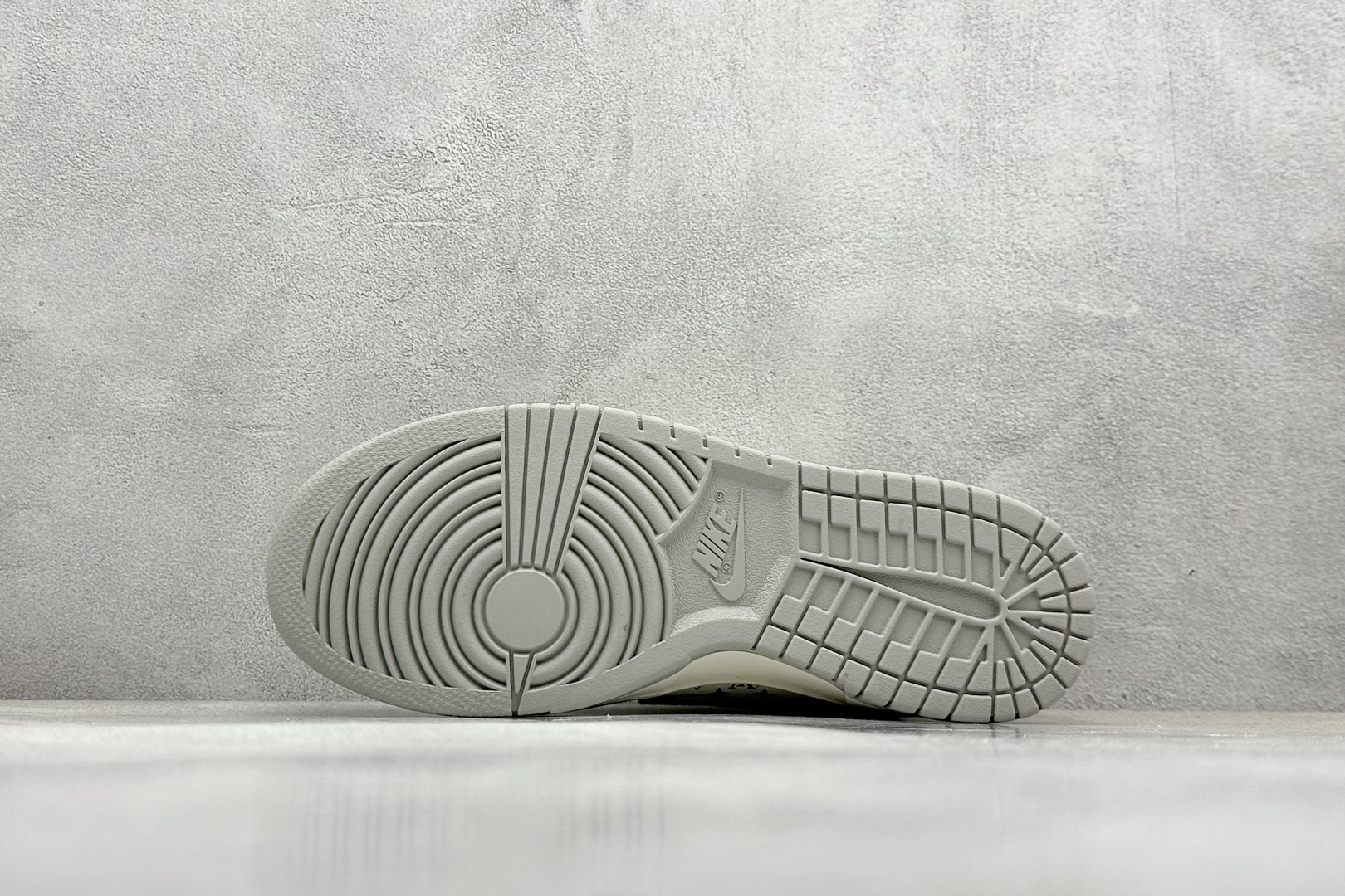  终端放店
XC版 Nk SB Dunk Low LV联名-米灰牛仔 周年高端定制 低帮休闲板鞋 
#定
