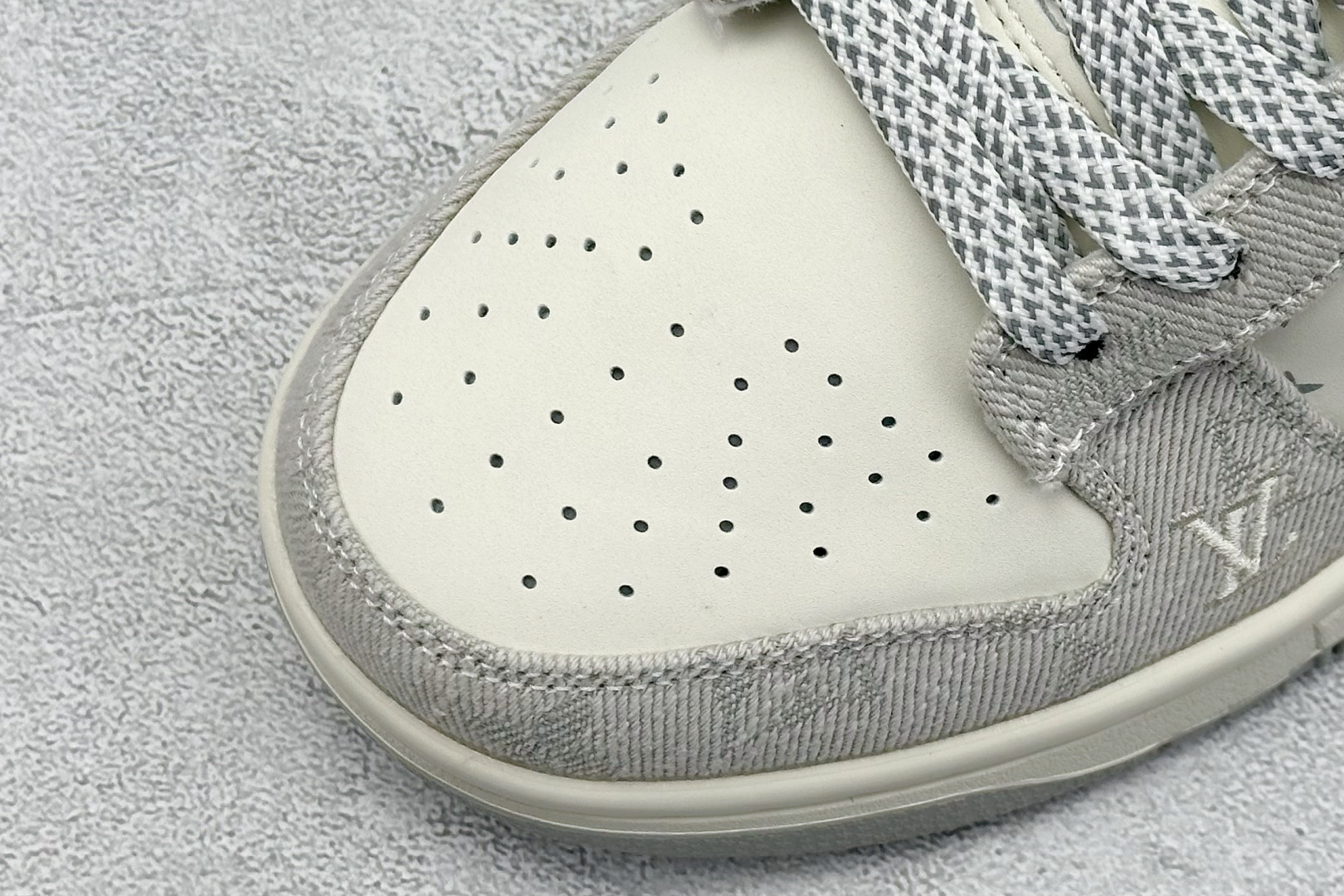 终端放店
XC版 Nk SB Dunk Low LV联名-米灰牛仔 周年高端定制 低帮休闲板鞋 
#定