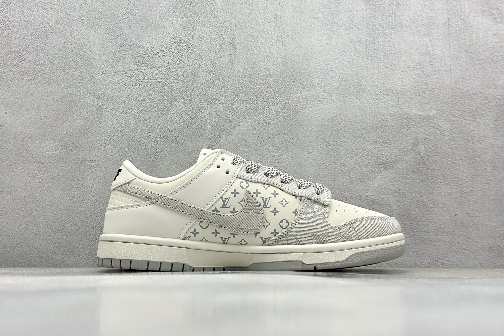  终端放店
XC版 Nk SB Dunk Low LV联名-米灰牛仔 周年高端定制 低帮休闲板鞋 
#定