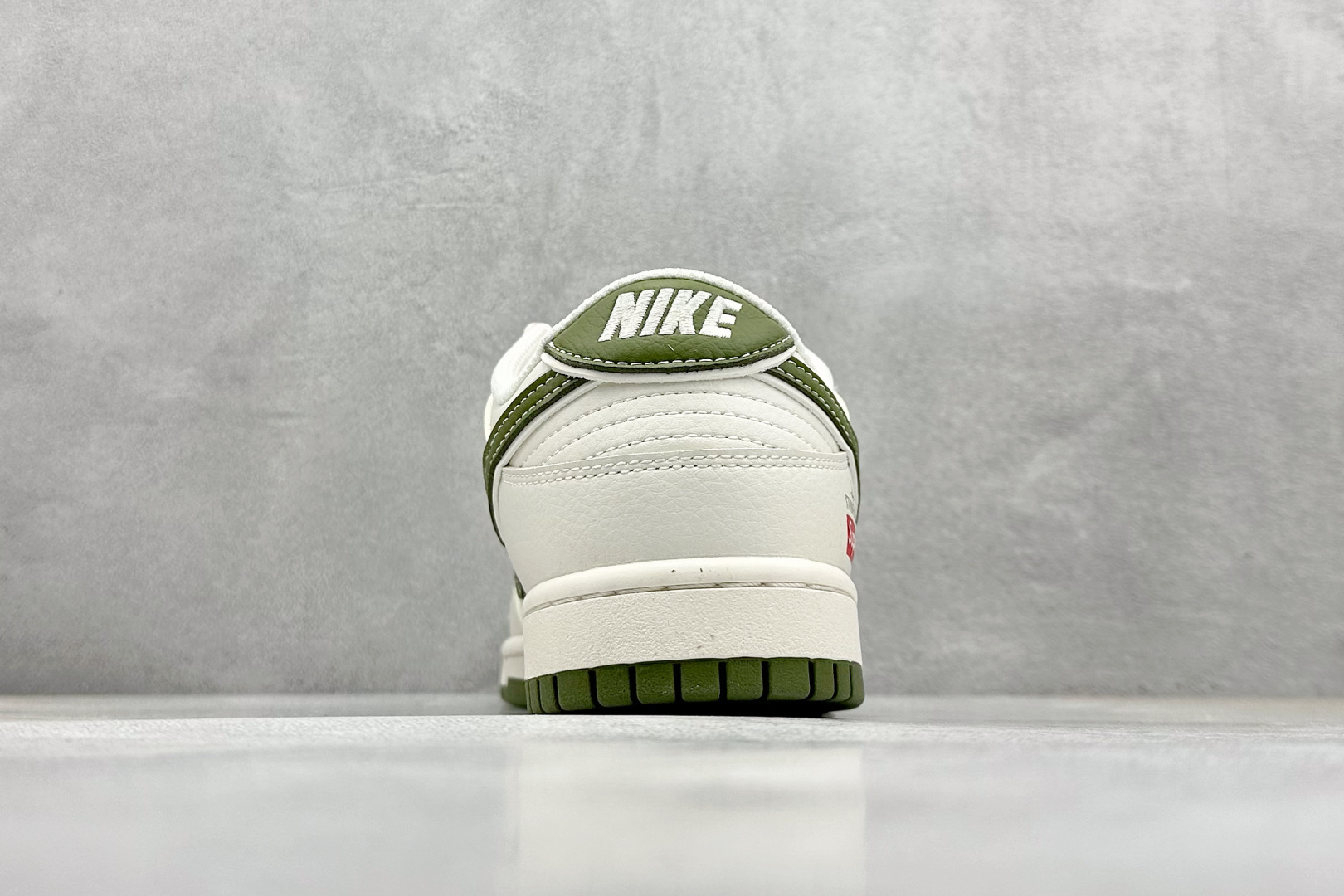  终端放店
XC版 Nk SB Dunk Low x Supreme 石头岛联名 米绿 周年高端定制 低
