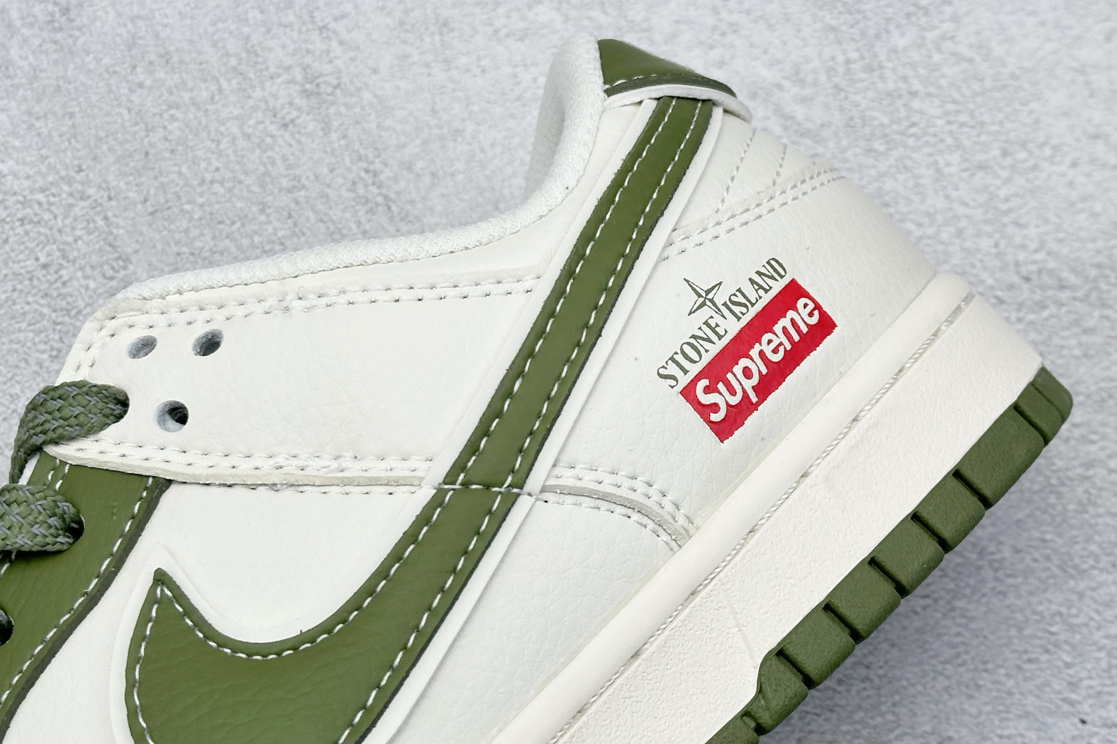  终端放店
XC版 Nk SB Dunk Low x Supreme 石头岛联名 米绿 周年高端定制 低