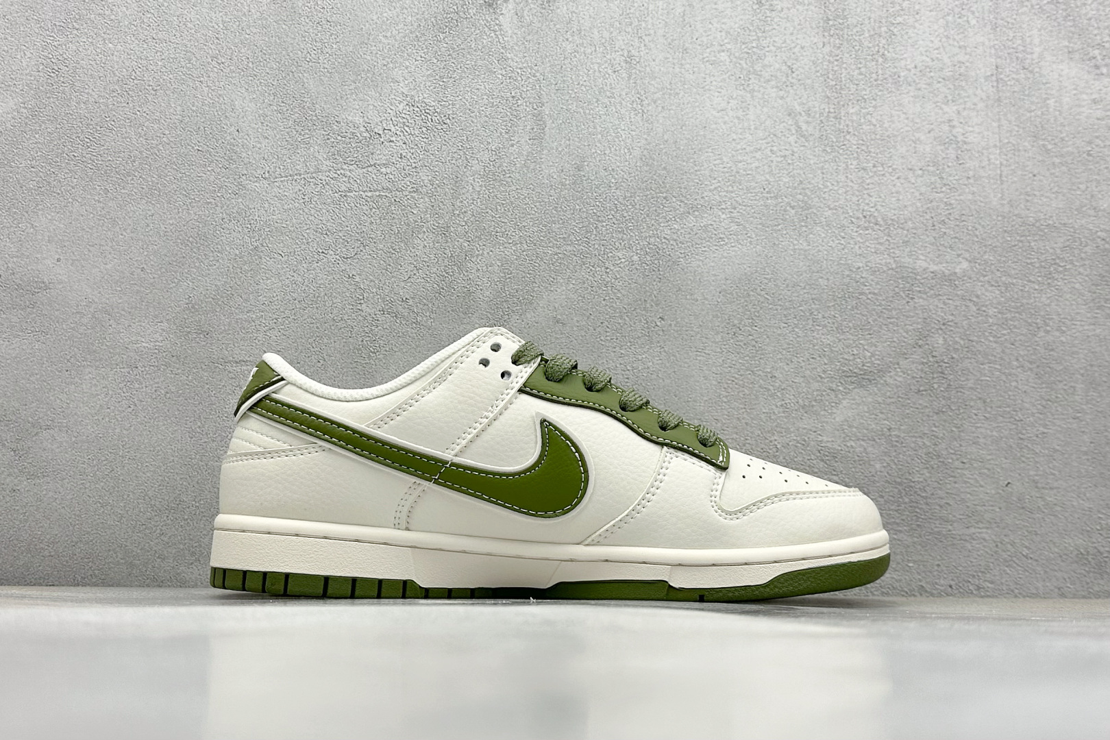  终端放店
XC版 Nk SB Dunk Low x Supreme 石头岛联名 米绿 周年高端定制 低
