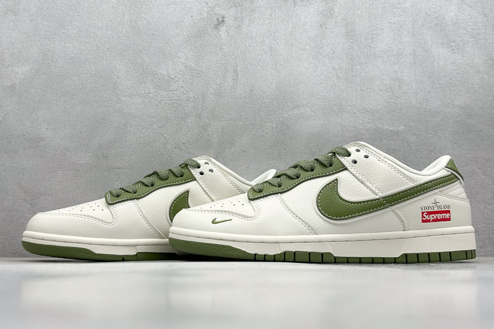  终端放店
XC版 Nk SB Dunk Low x Supreme 石头岛联名 米绿 周年高端定制 低