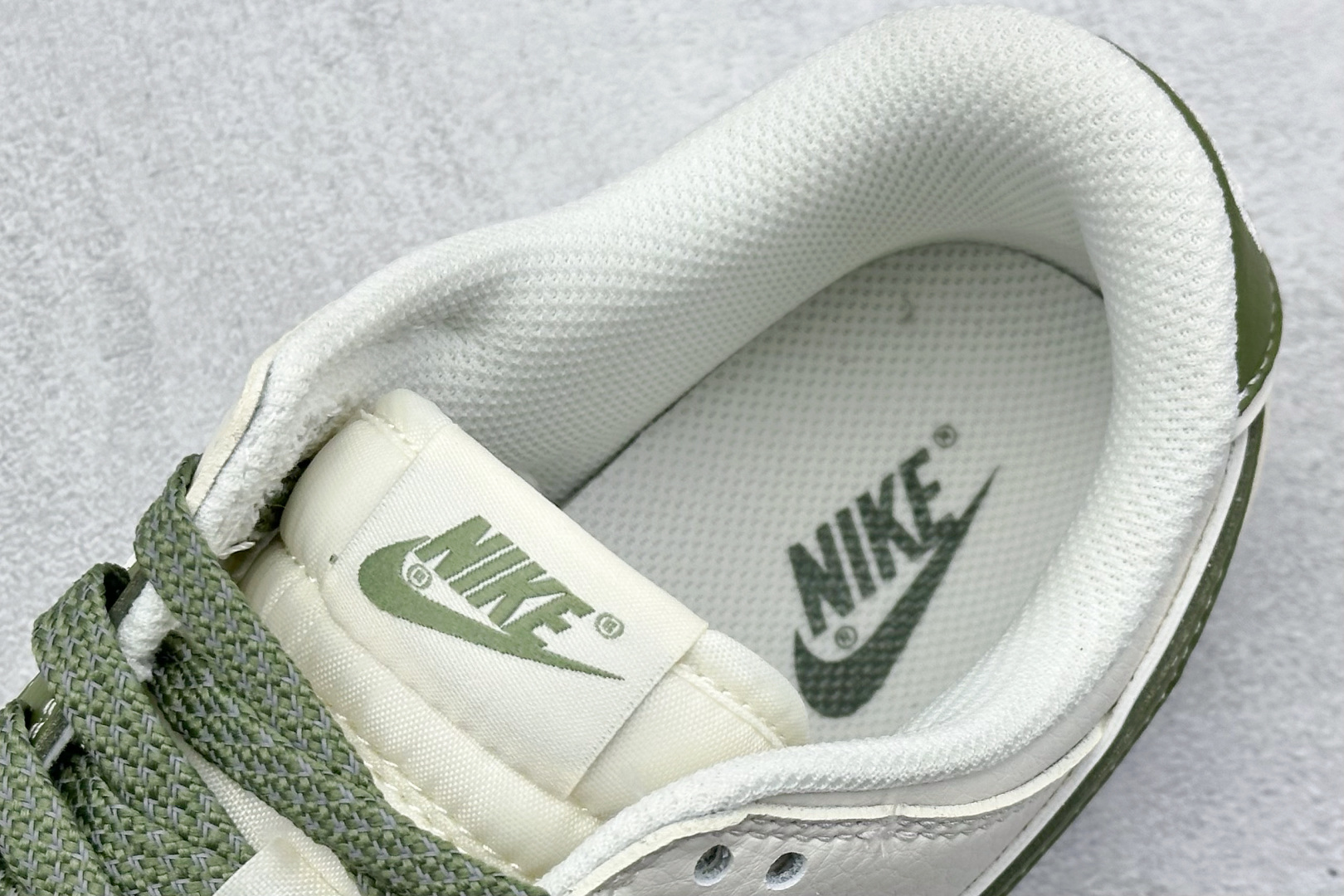  终端放店
XC版 Nk SB Dunk Low x Supreme 石头岛联名 米绿 周年高端定制 低