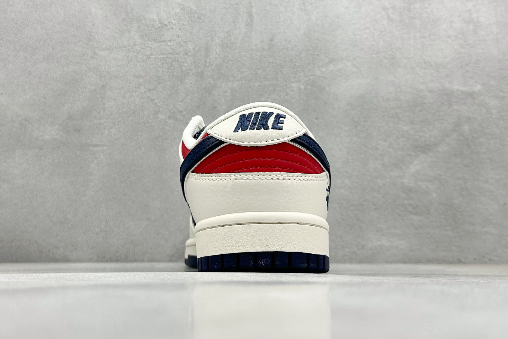  终端放店
XC版 Nike SB Dunk Low x Stussy 米蓝红小钩
纯原大厂出品 极力推