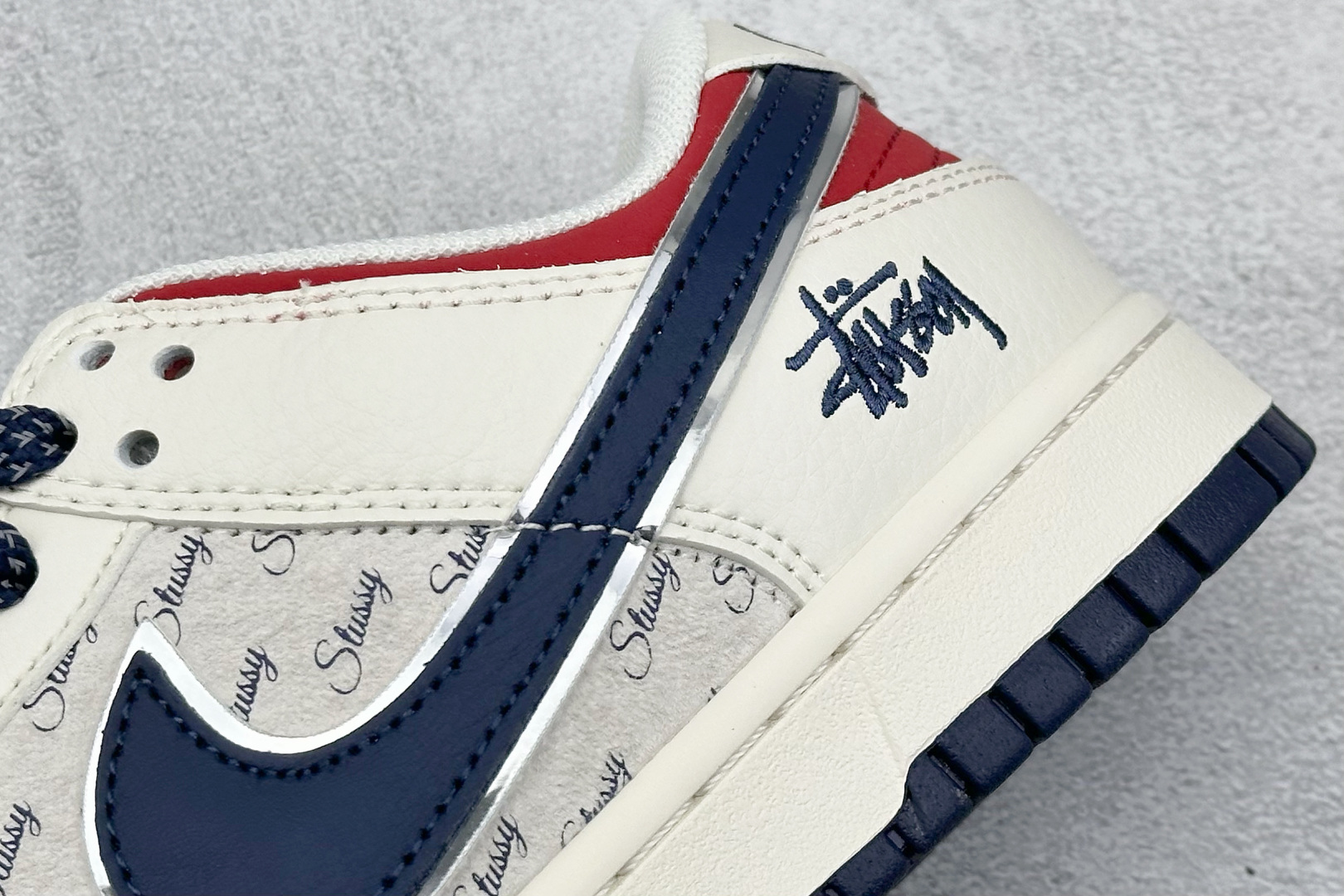  终端放店
XC版 Nike SB Dunk Low x Stussy 米蓝红小钩
纯原大厂出品 极力推