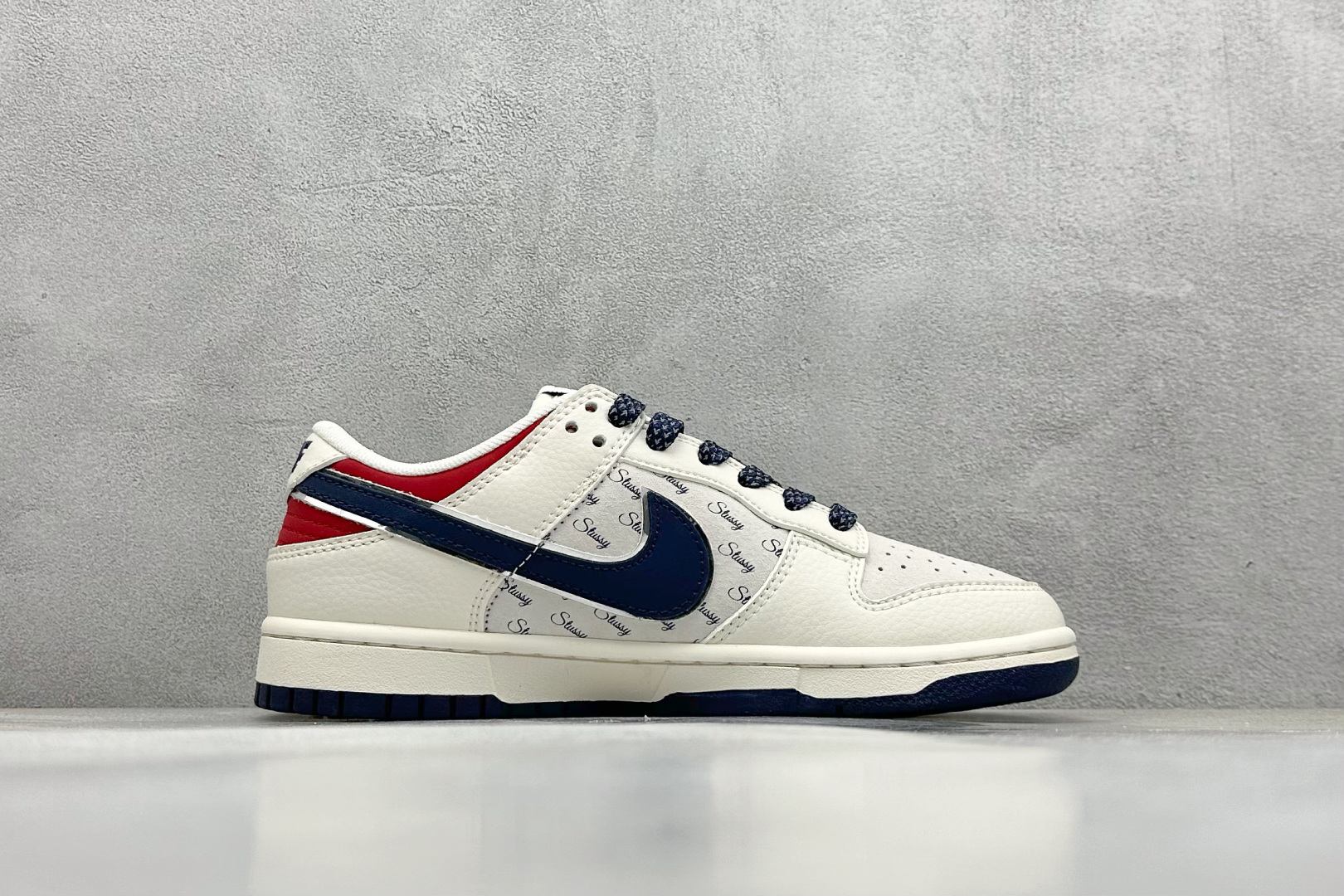  终端放店
XC版 Nike SB Dunk Low x Stussy 米蓝红小钩
纯原大厂出品 极力推