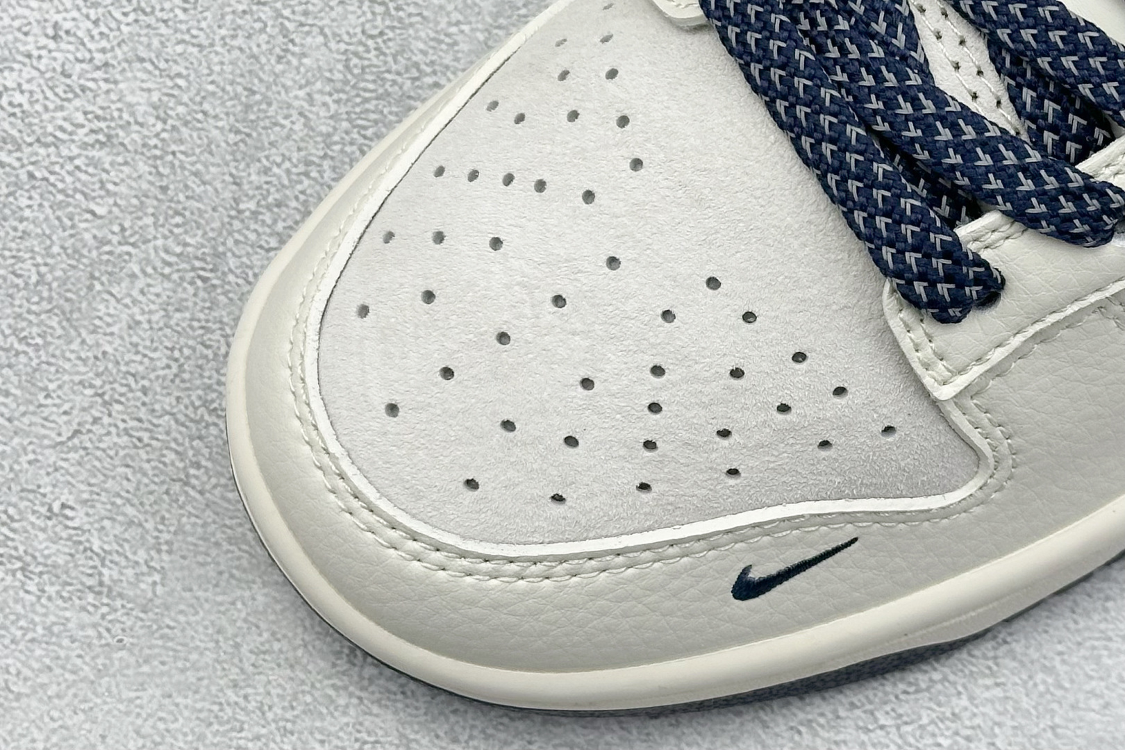  终端放店
XC版 Nike SB Dunk Low x Stussy 米蓝红小钩
纯原大厂出品 极力推