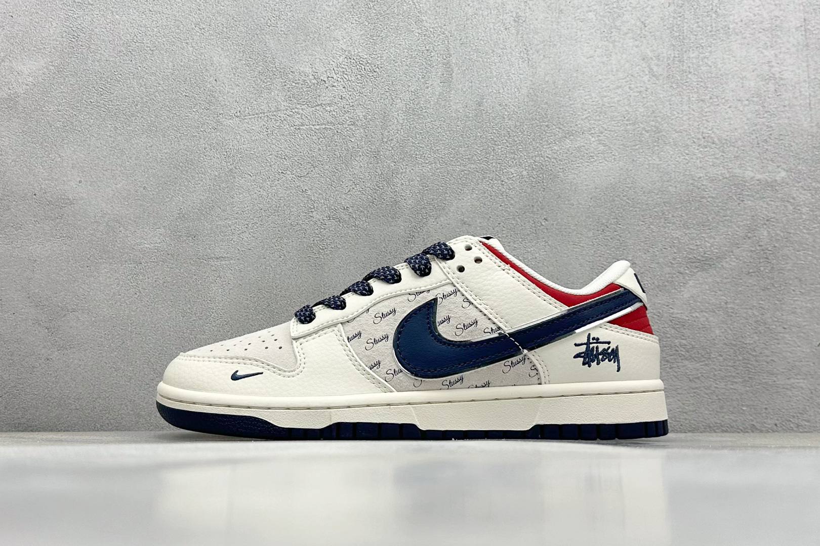  终端放店
XC版 Nike SB Dunk Low x Stussy 米蓝红小钩
纯原大厂出品 极力推