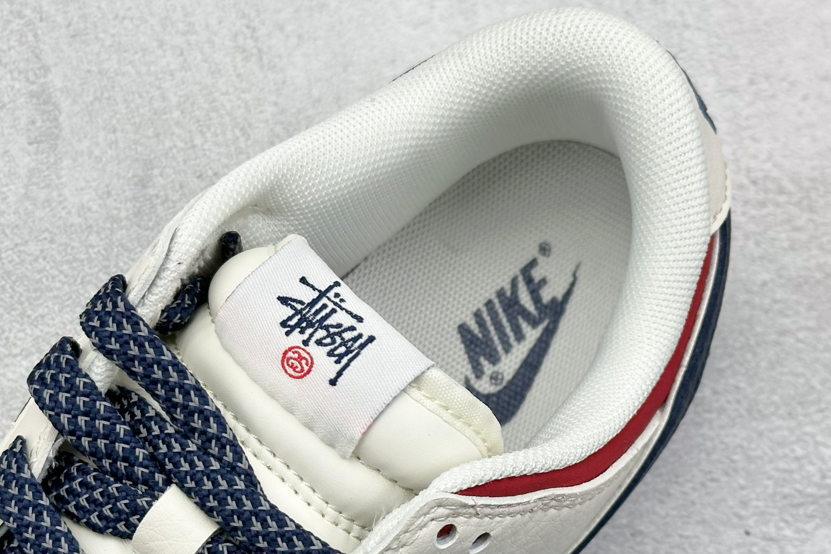  终端放店
XC版 Nike SB Dunk Low x Stussy 米蓝红小钩
纯原大厂出品 极力推